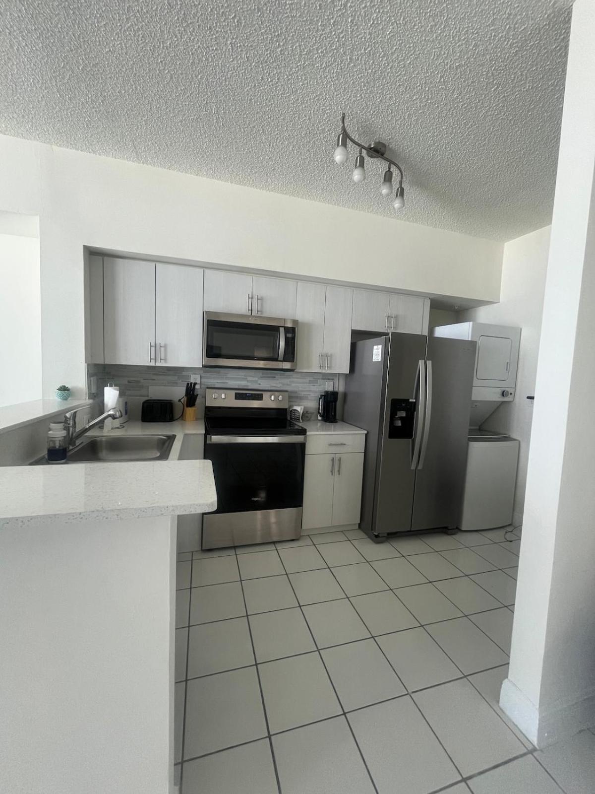 Enjoy an endless summer - Parking included!