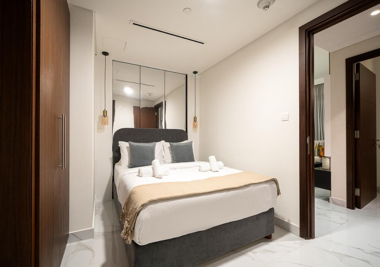 Royal Vista - Luxury 4BR Apartment at Boulevard Point - Downtown