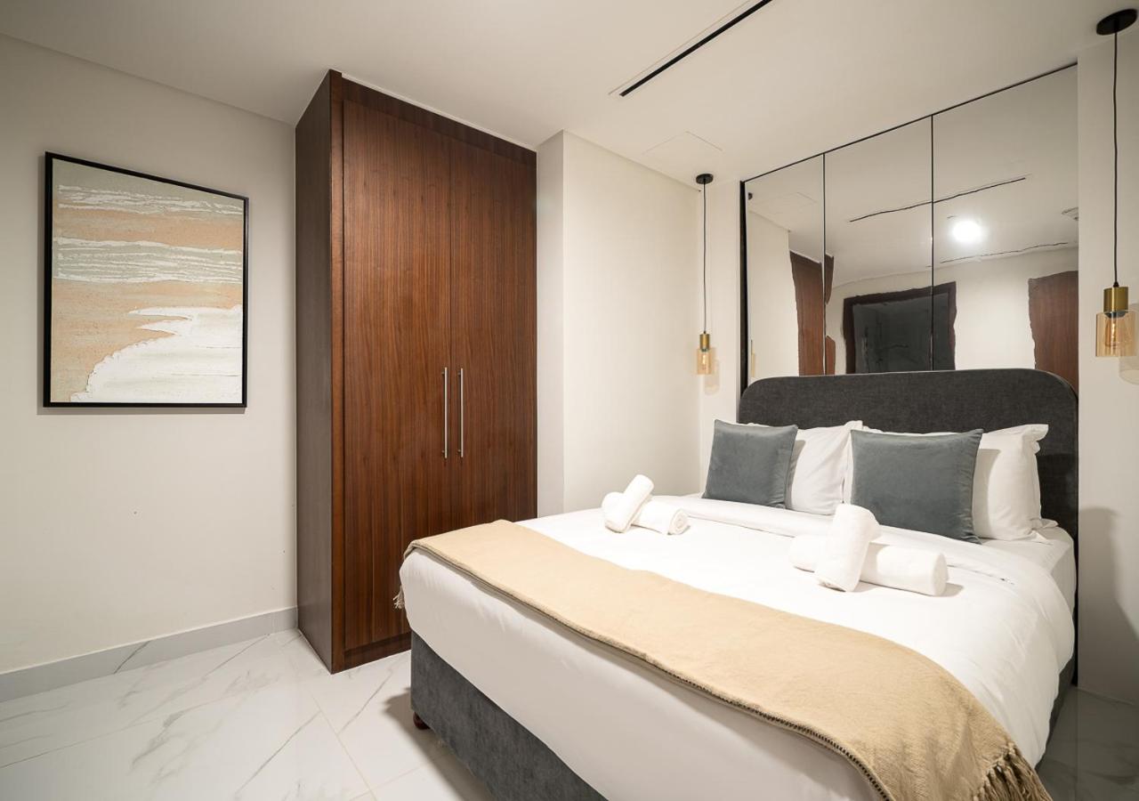 Royal Vista - Luxury 4BR Apartment at Boulevard Point - Downtown