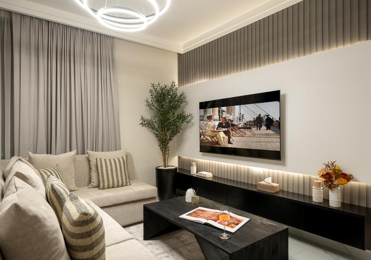 Royal Vista - Luxury 4BR Apartment at Boulevard Point - Downtown