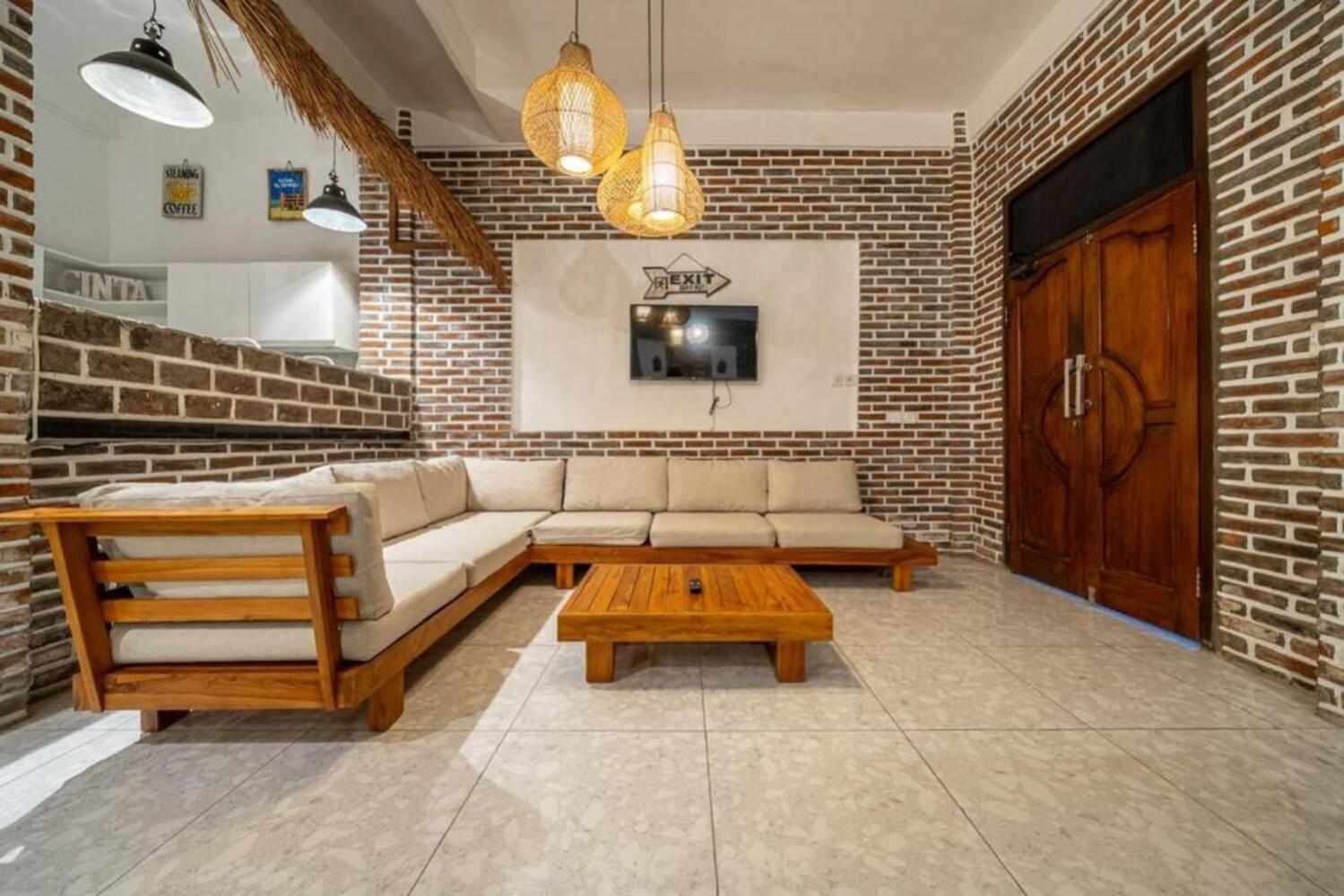Luxury 3-Bedroom Pool Villa in Canggu Near Beach & Nightlife