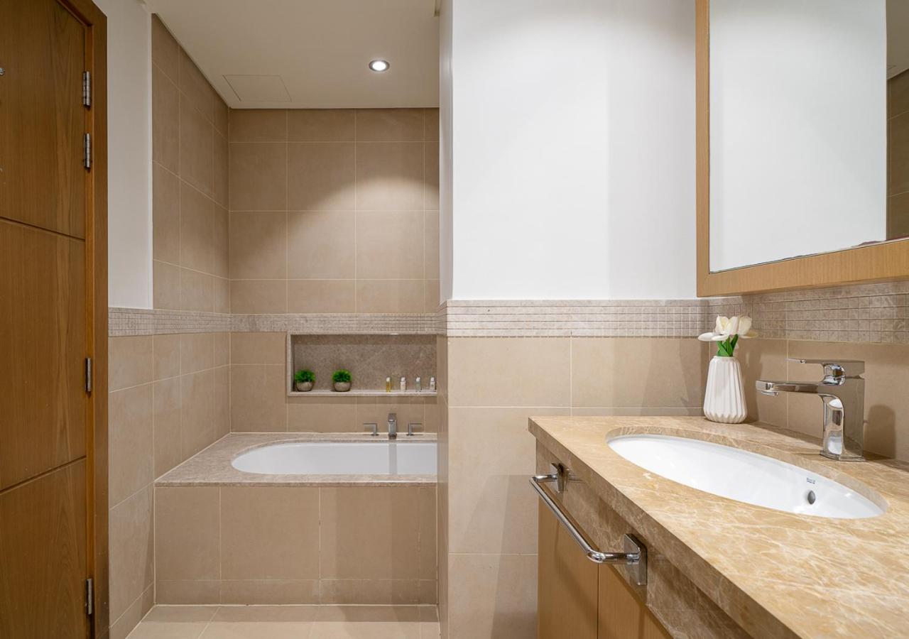Royal Vista - Luxury 2BR Apartment with Burj Khalifa View at Burj Vista - Downtown