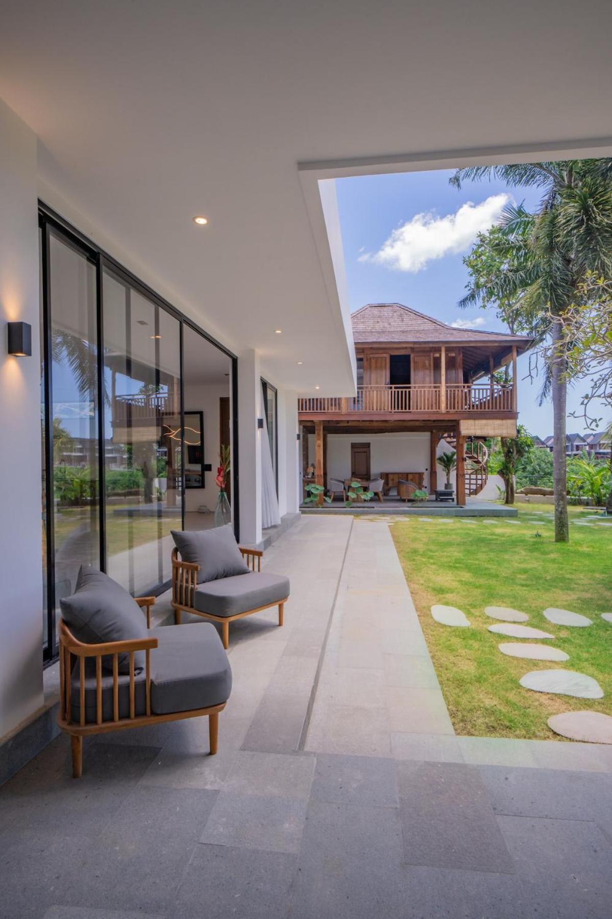 Padma Villa Center Canggu Rice paddies view