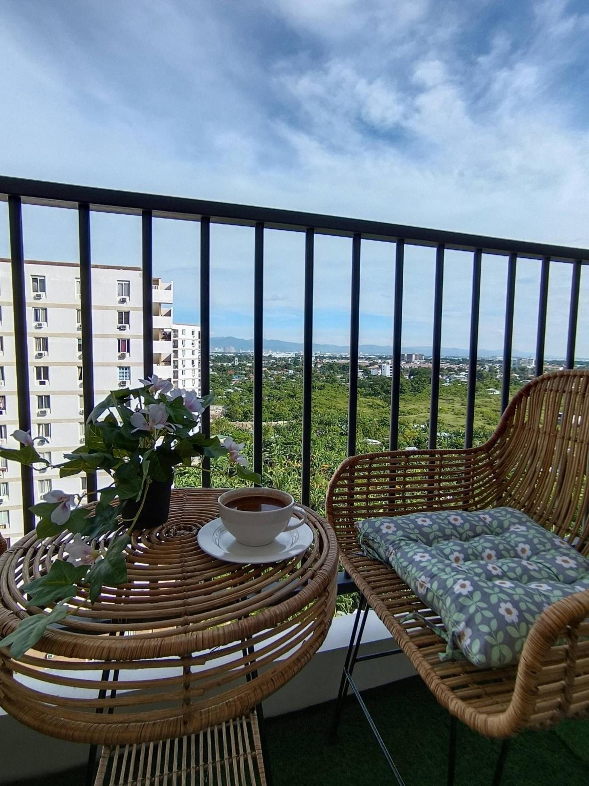 Studio w pool, mountain city view Mactan airport