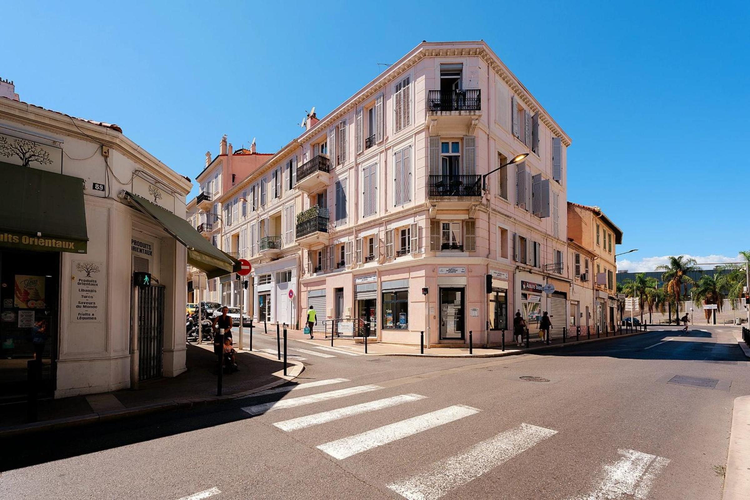 3 Chambres - Central - Plage à 10 min - Lumineux
