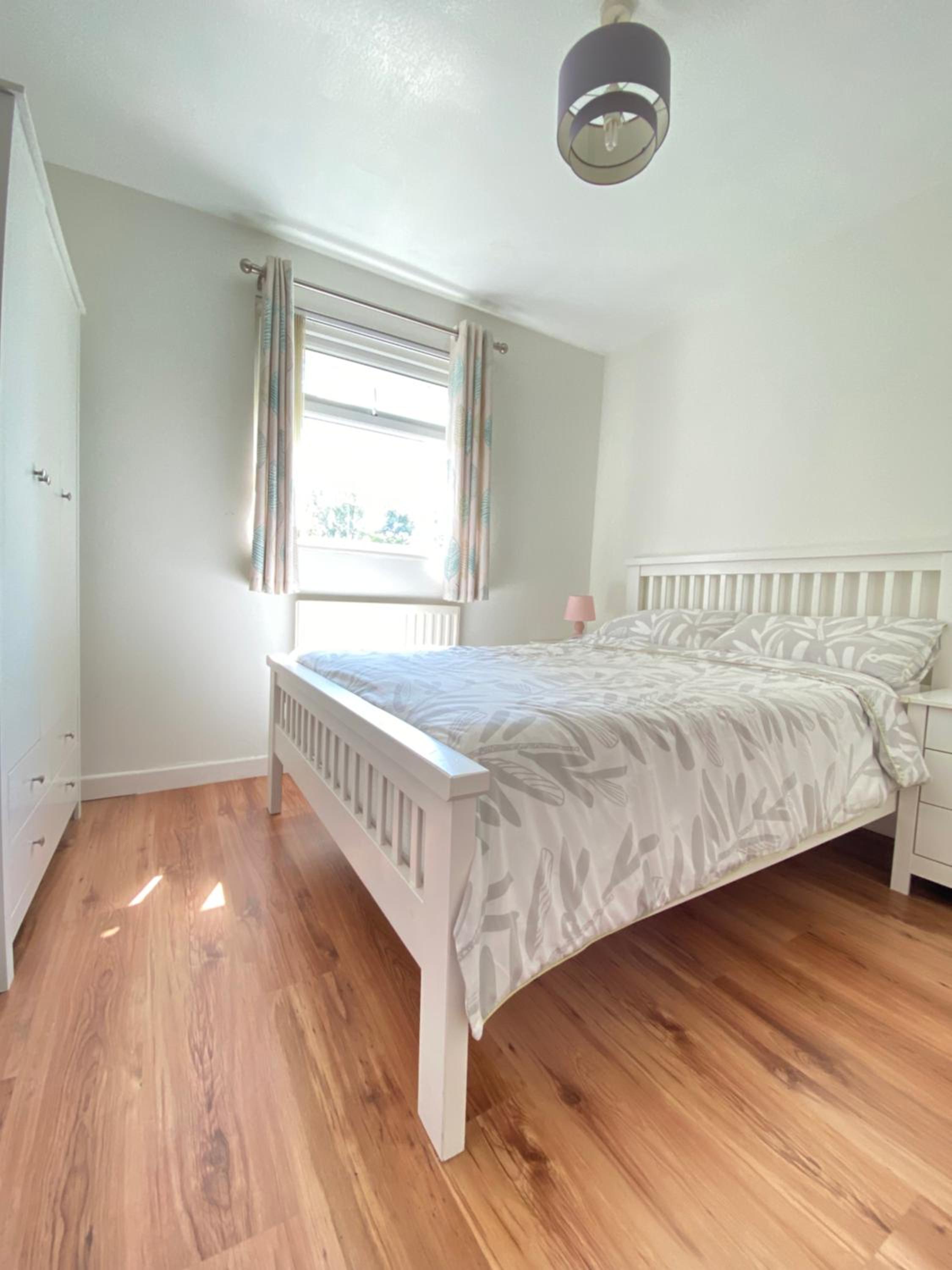 3 Bedroom House with Free Parkings, Close to City Centre and Transportation Links, at Gateshead, Newcastle upon Tyne