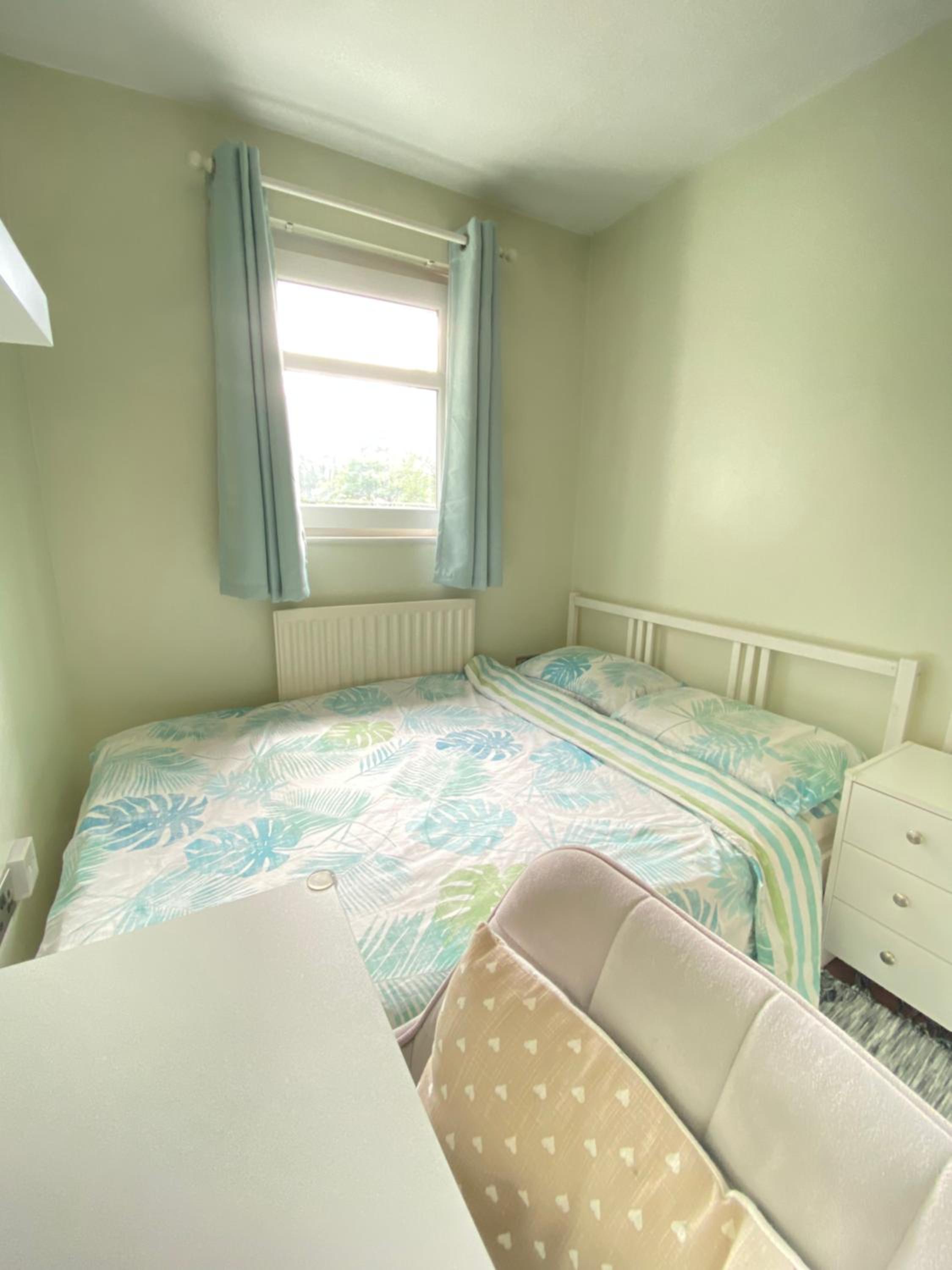 3 Bedroom House with Free Parkings, Close to City Centre and Transportation Links, at Gateshead, Newcastle upon Tyne