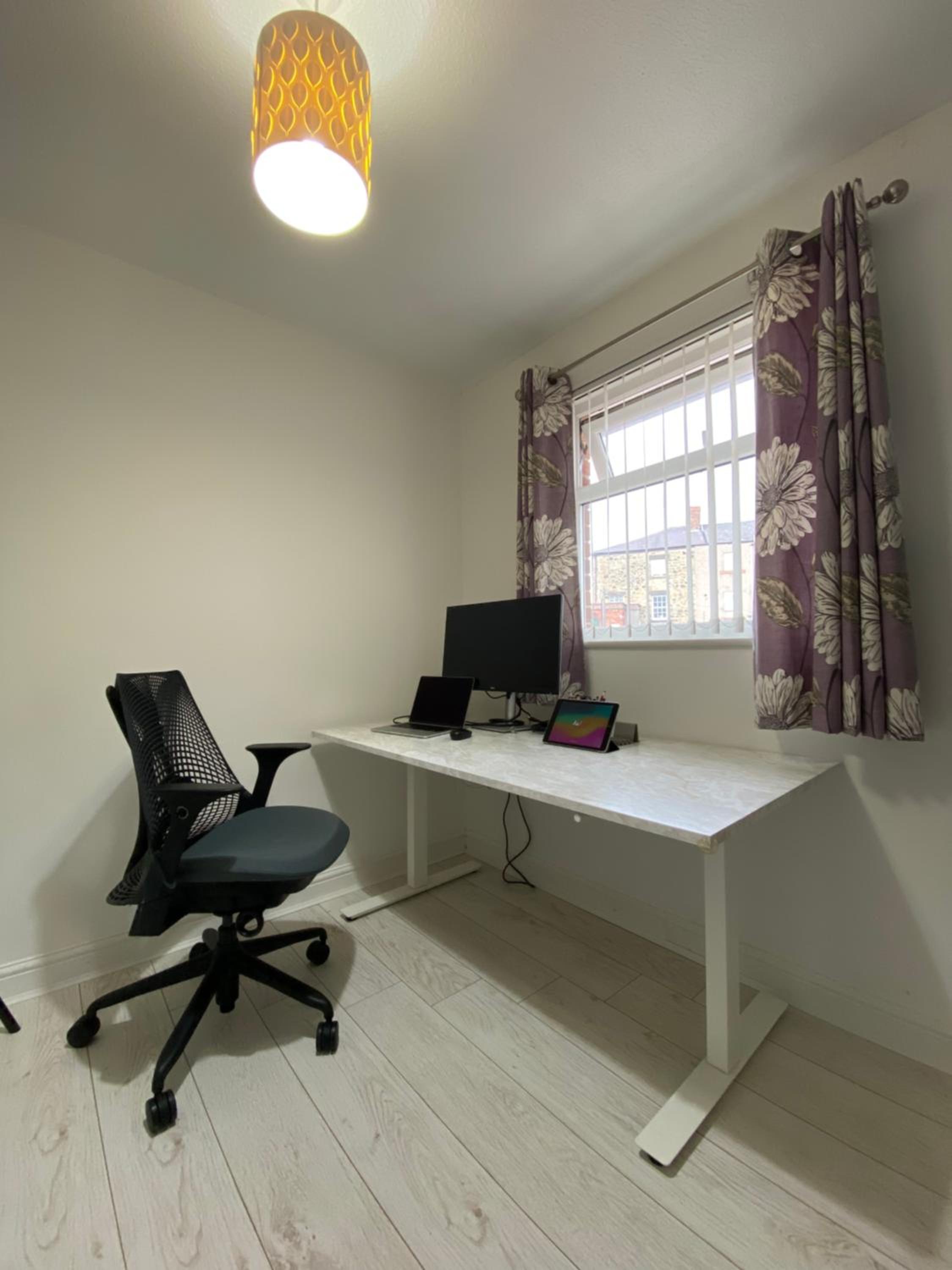 3 Bedroom House with Free Parkings, Close to City Centre and Transportation Links, at Gateshead, Newcastle upon Tyne
