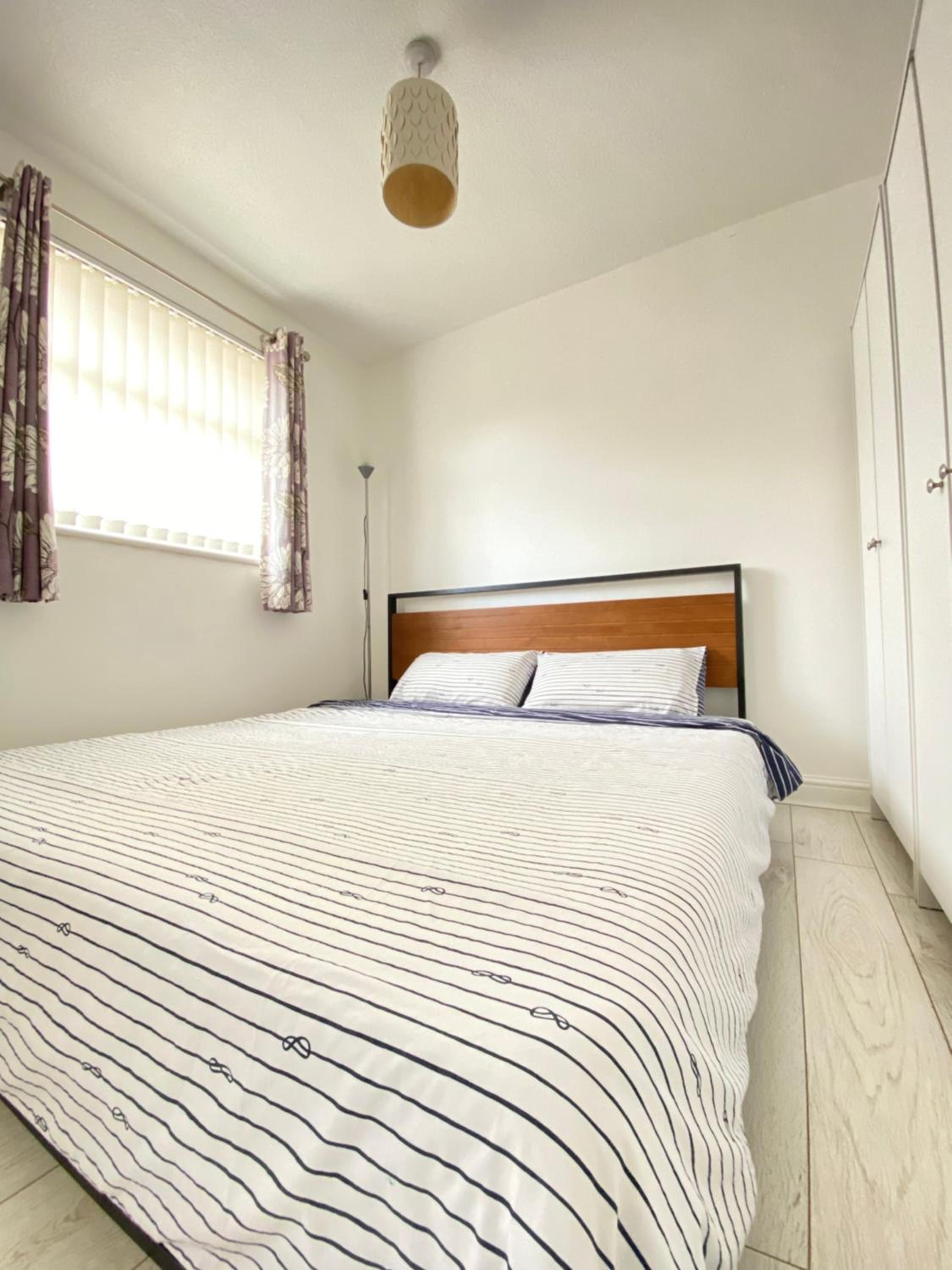 3 Bedroom House with Free Parkings, Close to City Centre and Transportation Links, at Gateshead, Newcastle upon Tyne