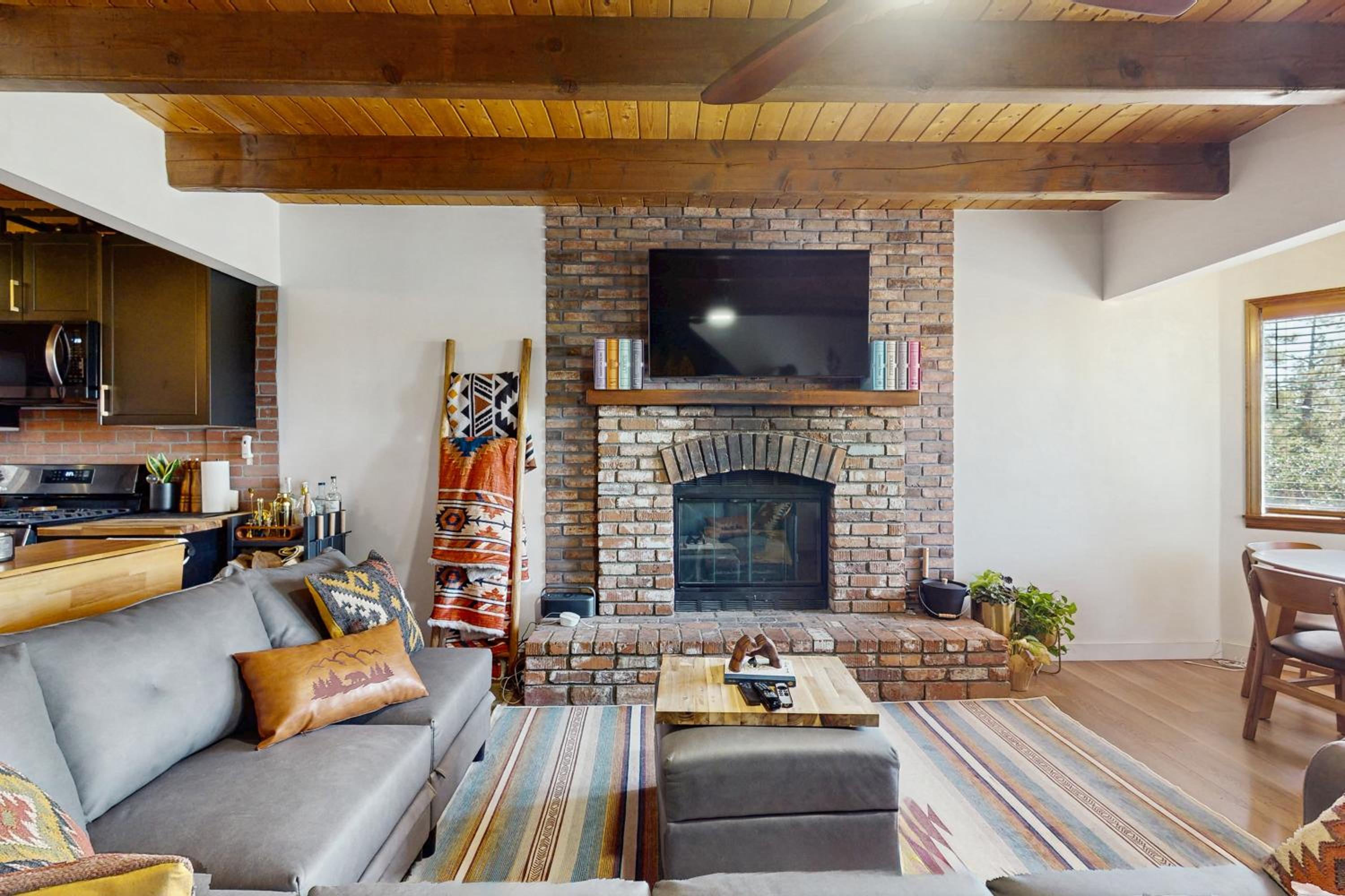 Boat, Hike, Ski and Fish Running Springs Retreat
