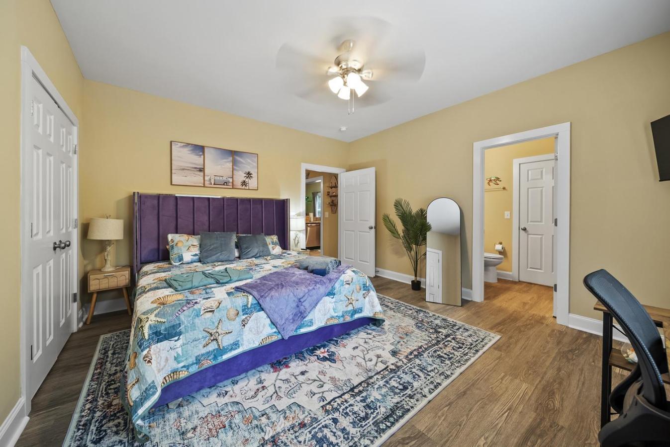 The Aloha House - Massage Chairs - 3 King Beds - Projector