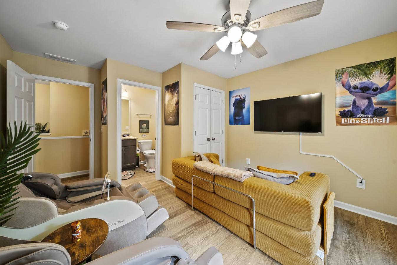 The Aloha House - Massage Chairs - 3 King Beds - Projector