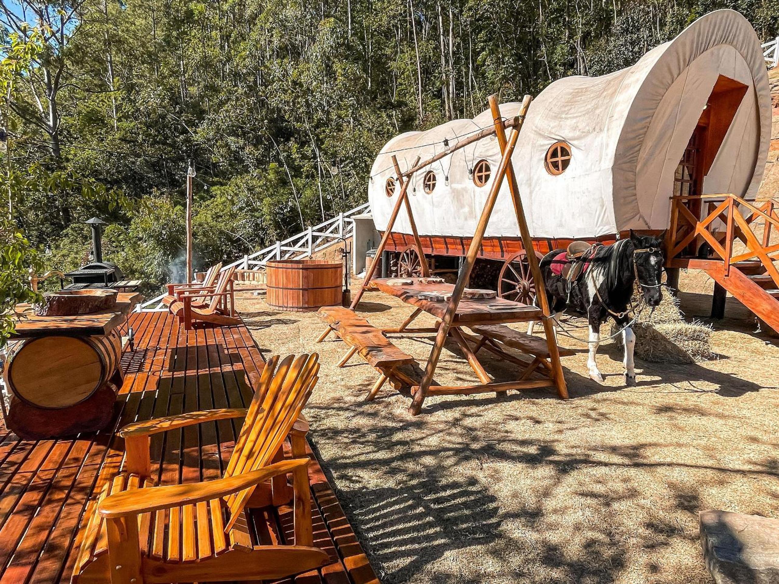 Wagon Cella: faroeste com Spa em Campos