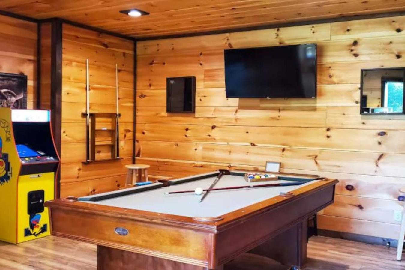 Bearfoot Ridge Hot Tub Game Room MTN Views