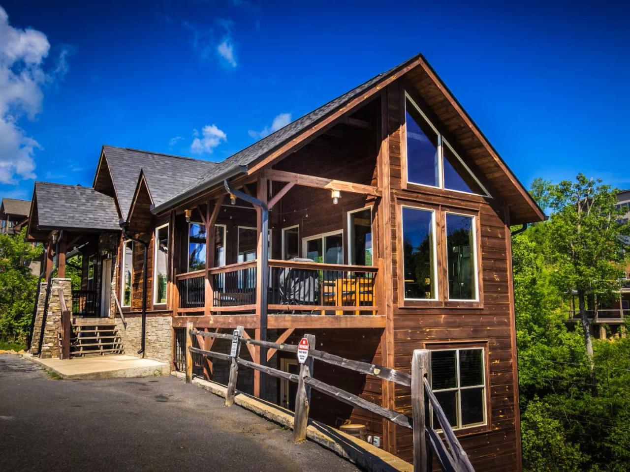 Bearfoot Ridge Hot Tub Game Room MTN Views