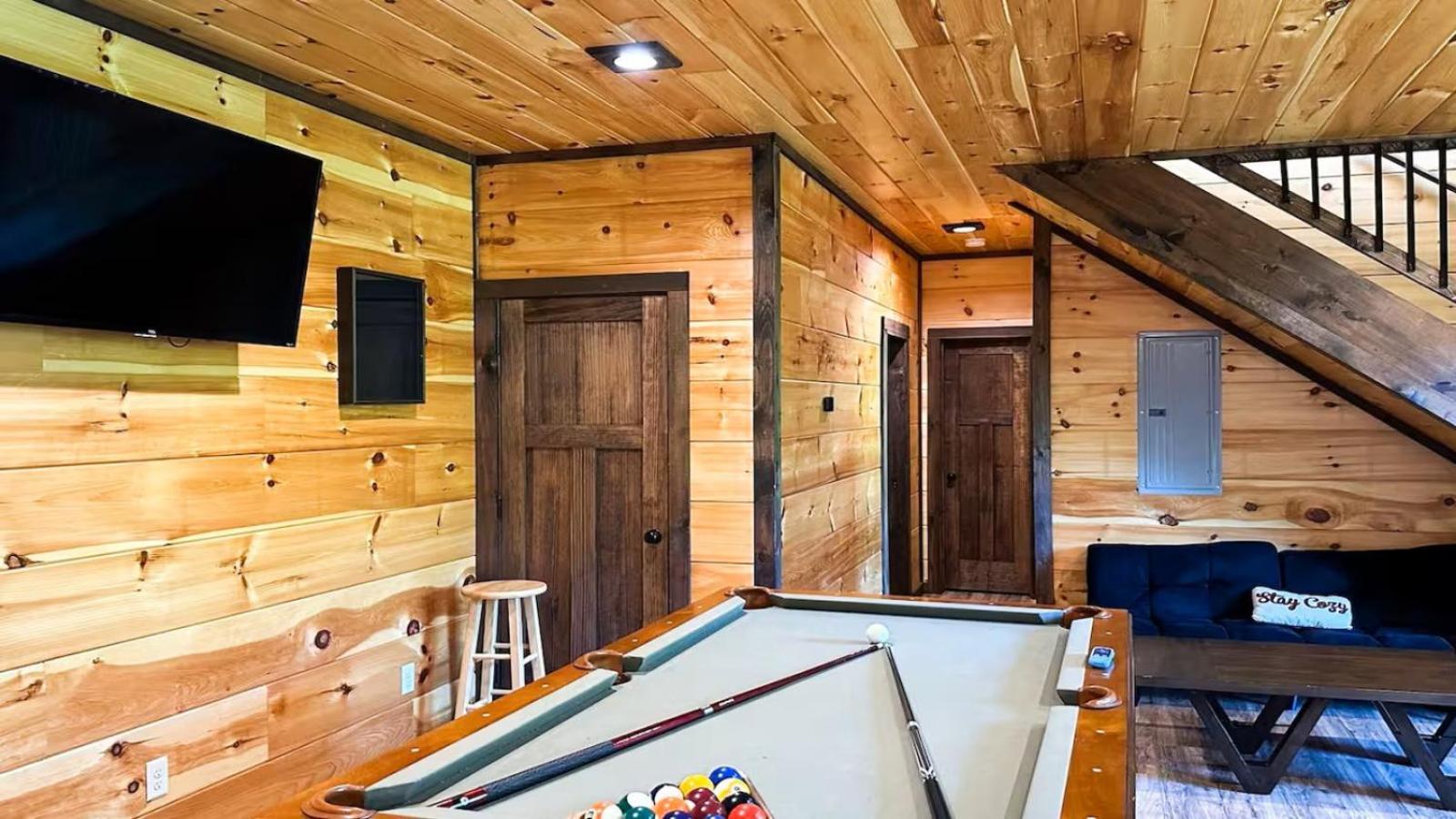 Bearfoot Ridge Hot Tub Game Room MTN Views