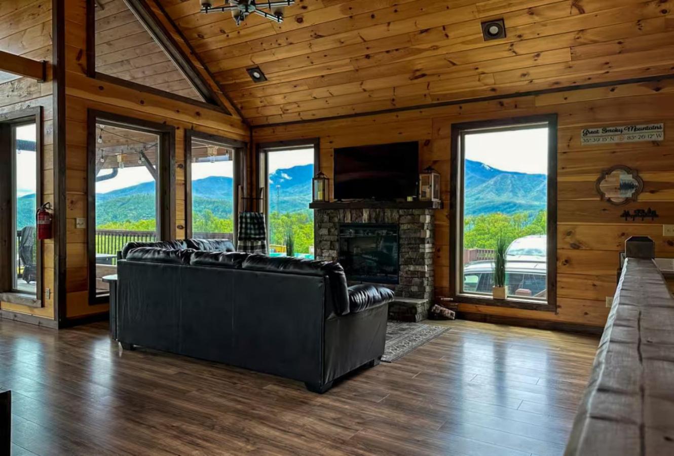 Bearfoot Ridge Hot Tub Game Room MTN Views