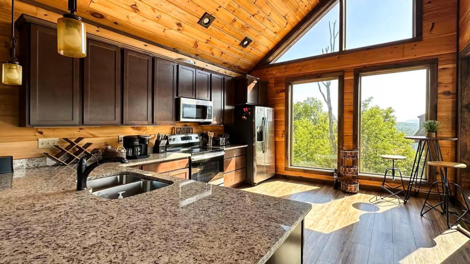 Bearfoot Ridge Hot Tub Game Room MTN Views