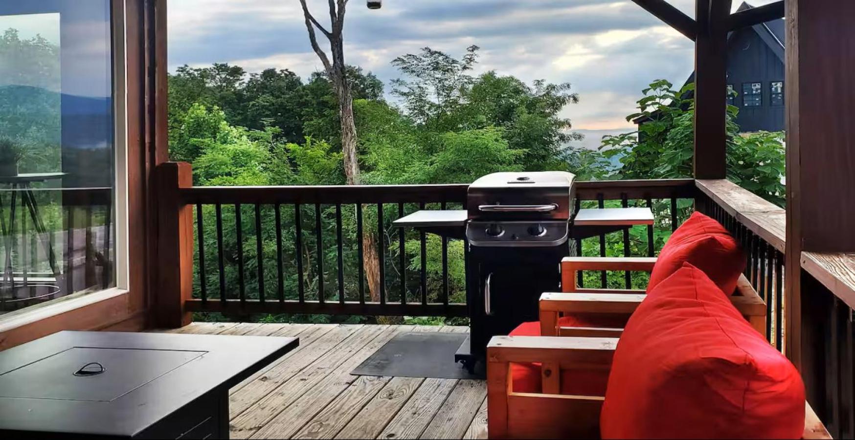 Bearfoot Ridge Hot Tub Game Room MTN Views