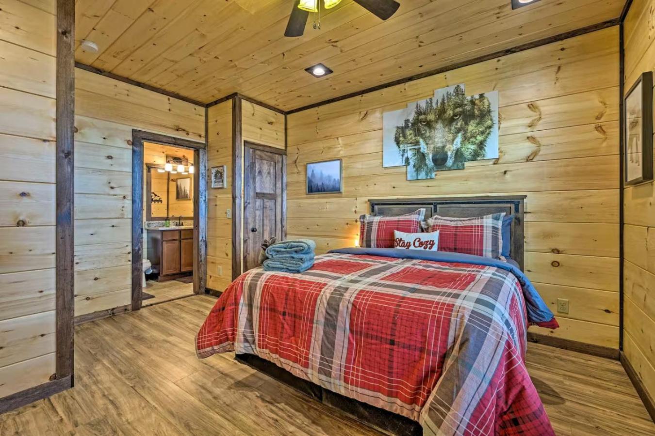 Bearfoot Ridge Hot Tub Game Room MTN Views