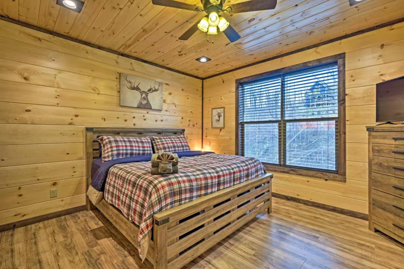 Bearfoot Ridge Hot Tub Game Room MTN Views