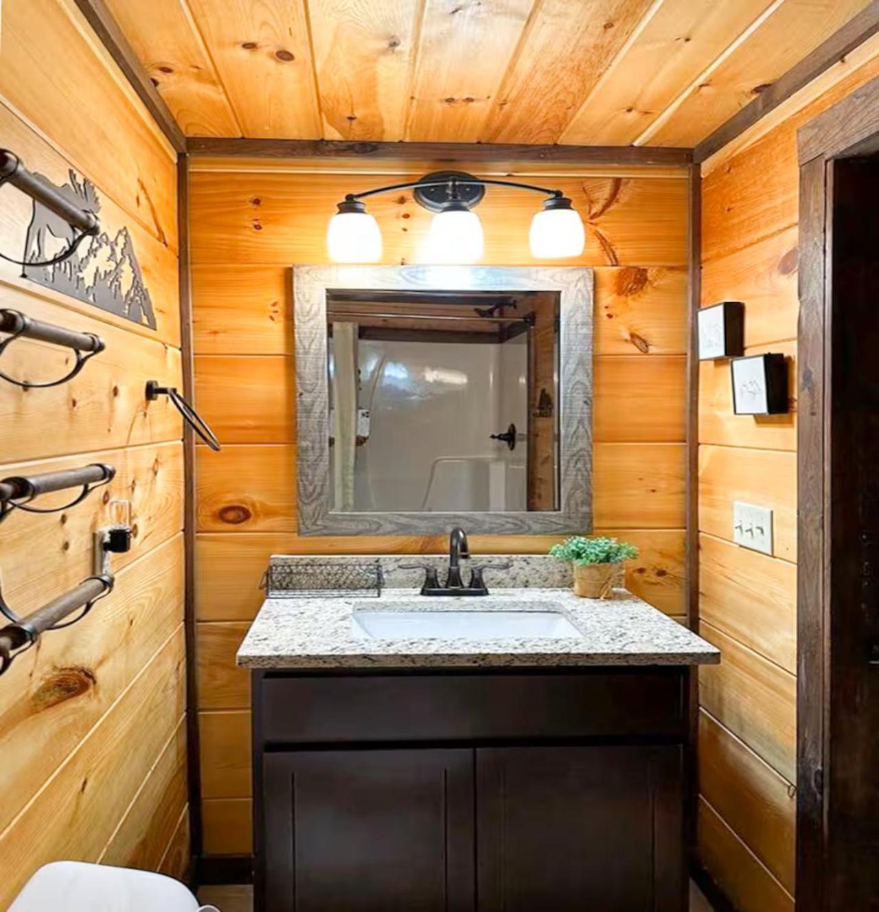 Bearfoot Ridge Hot Tub Game Room MTN Views