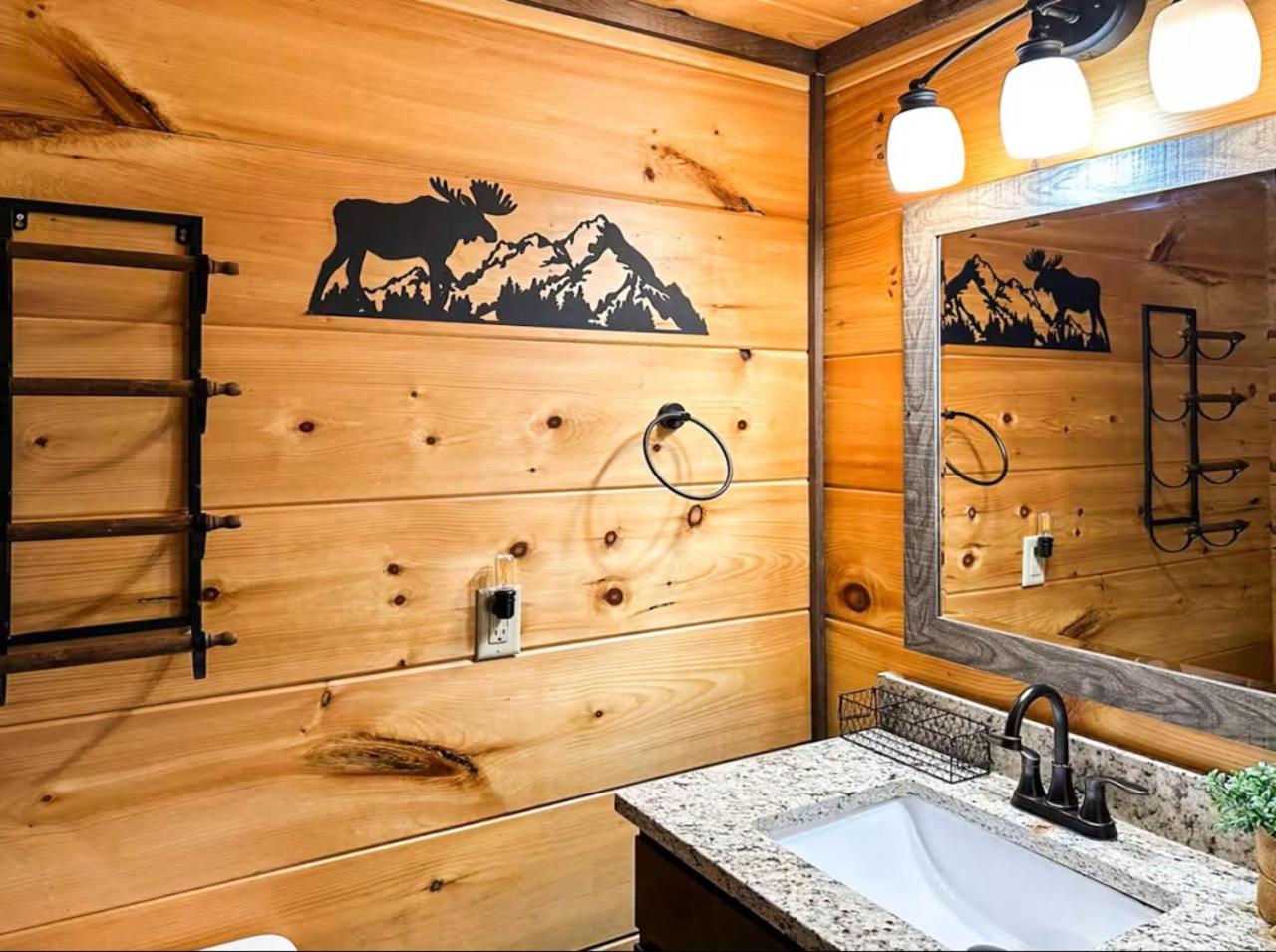 Bearfoot Ridge Hot Tub Game Room MTN Views