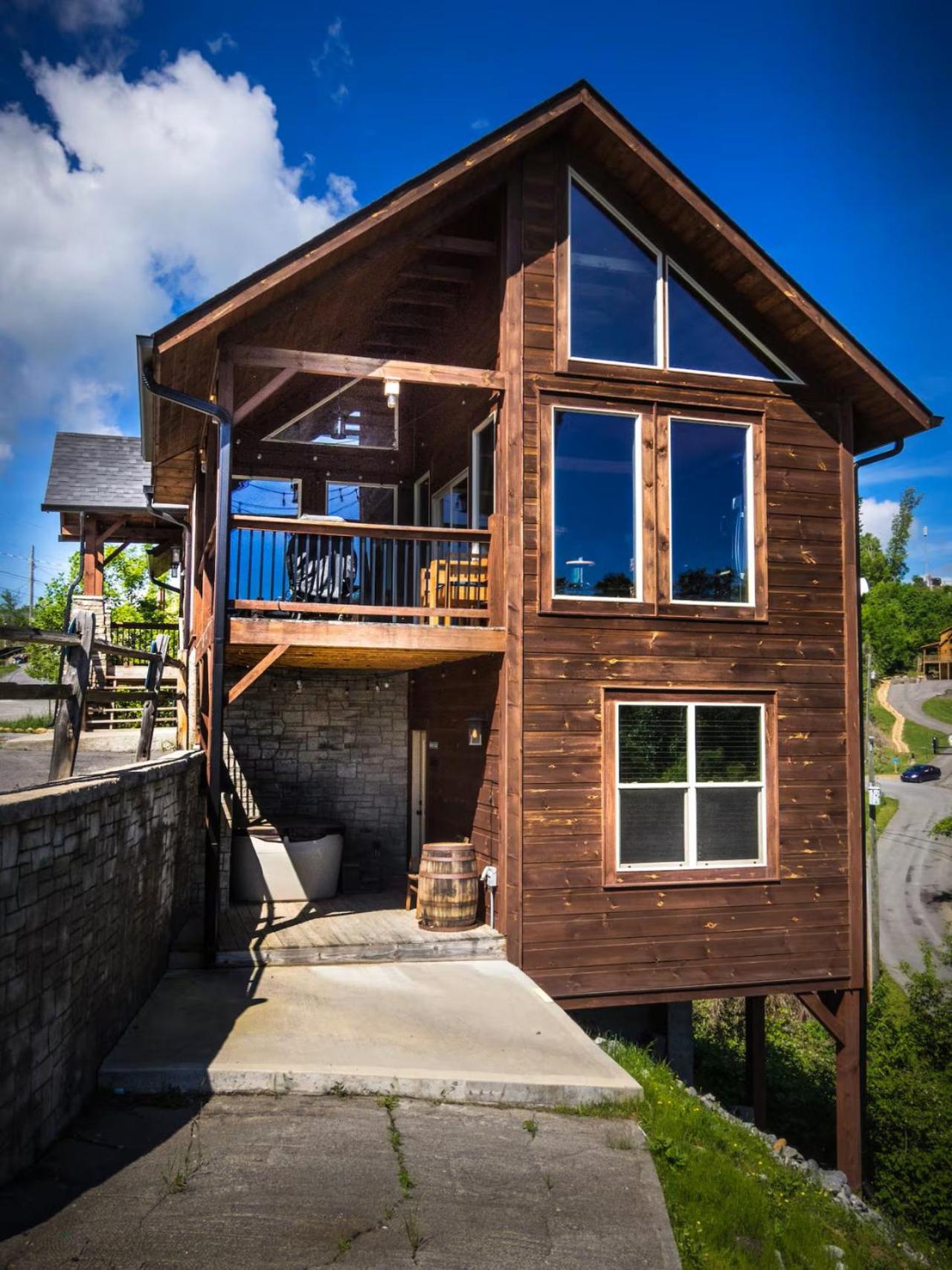 Bearfoot Ridge Hot Tub Game Room MTN Views