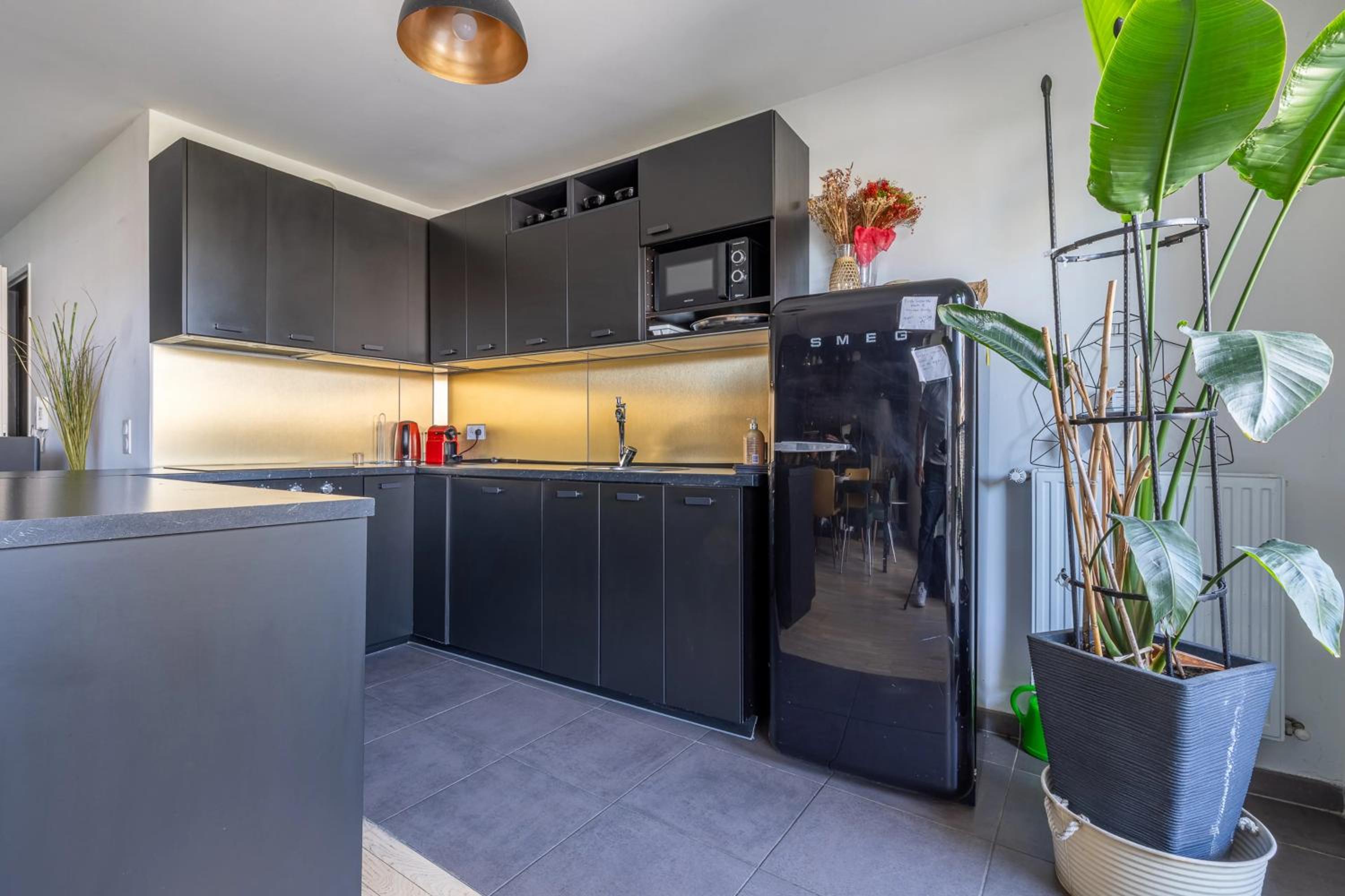 Modern Spacious flat with Terrace, Parking near Metro