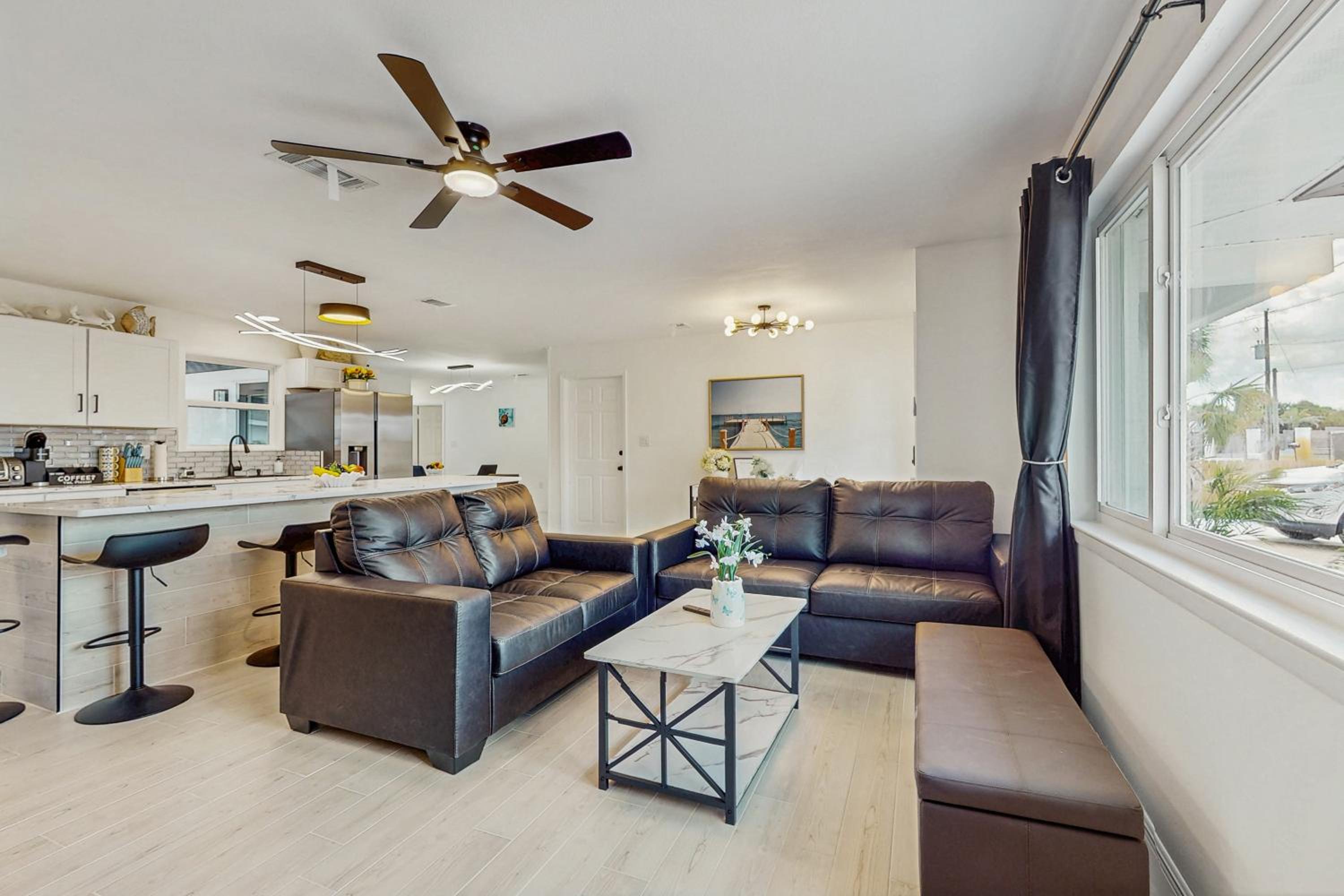 Steps to Sea! Coastal Escape in Fort Walton Beach