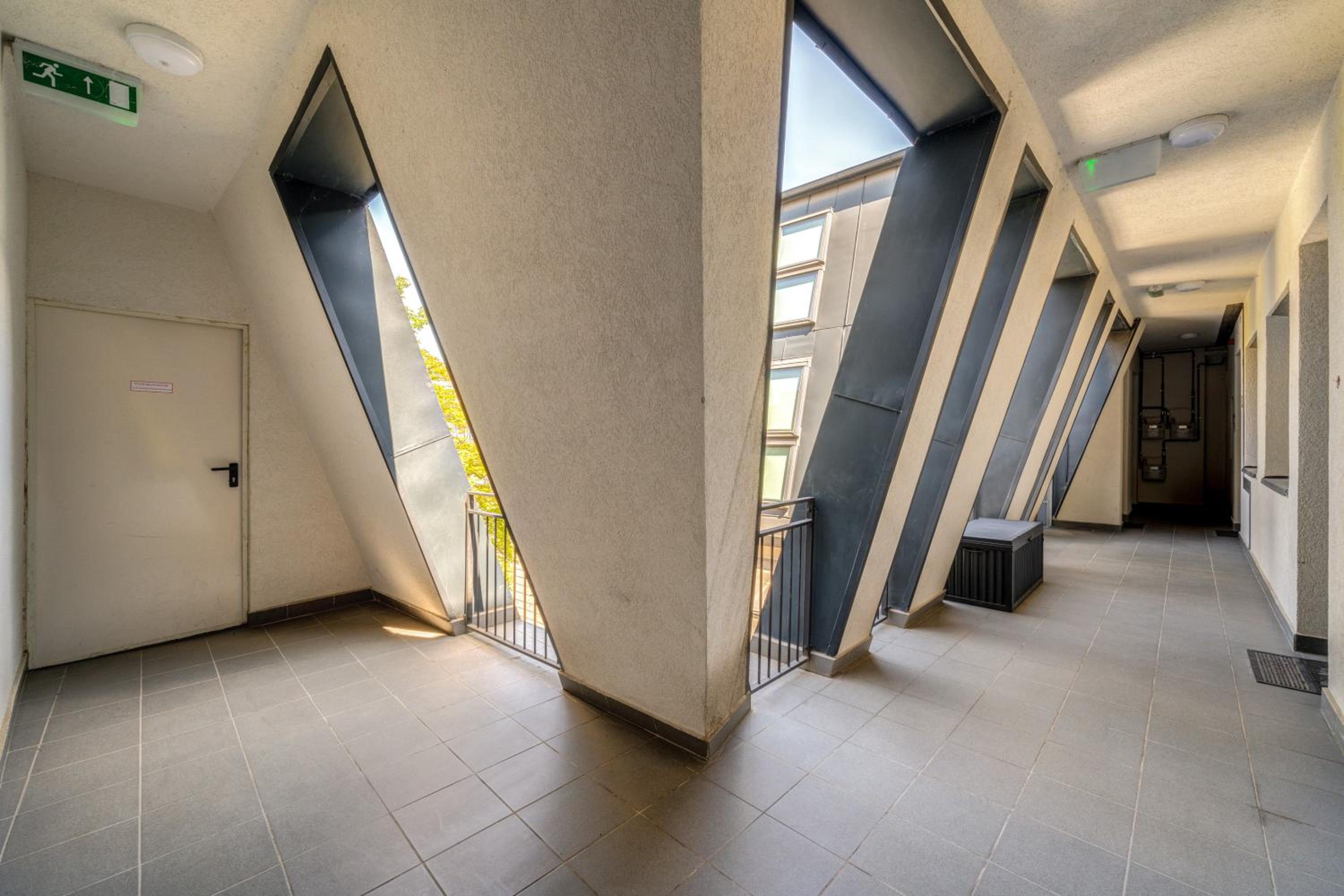 Dob Street Central Residence with Balcony
