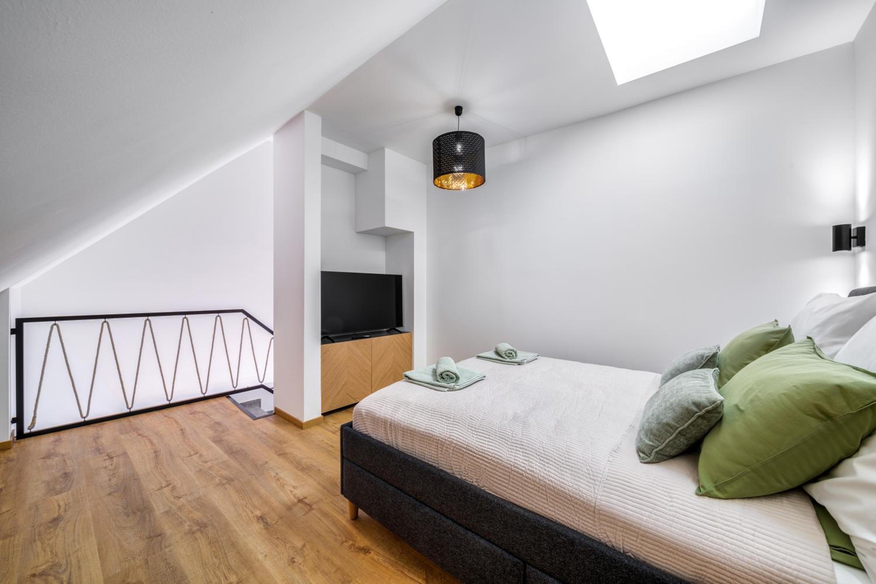 Dob Street Central Residence with Balcony