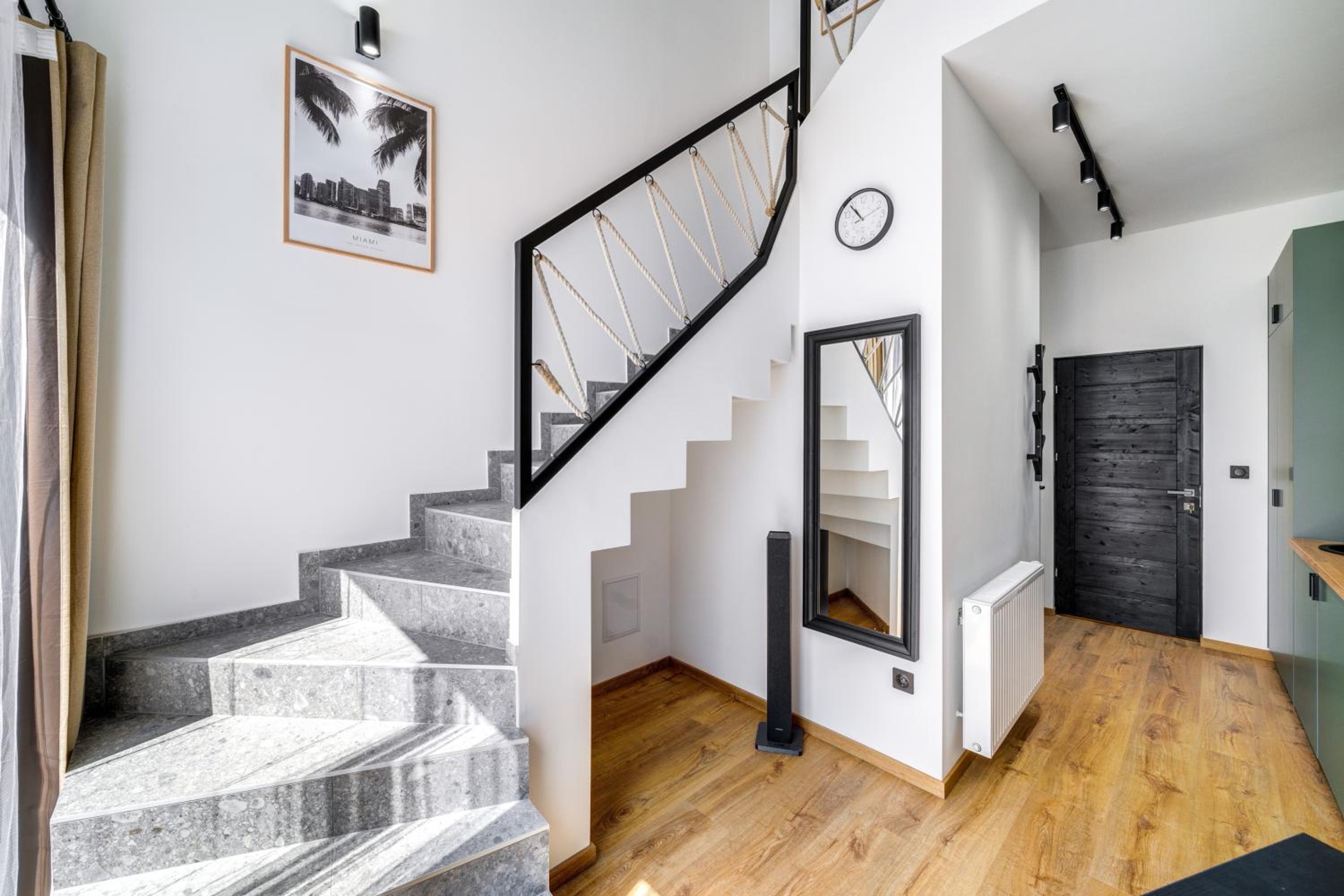 Dob Street Central Residence with Balcony