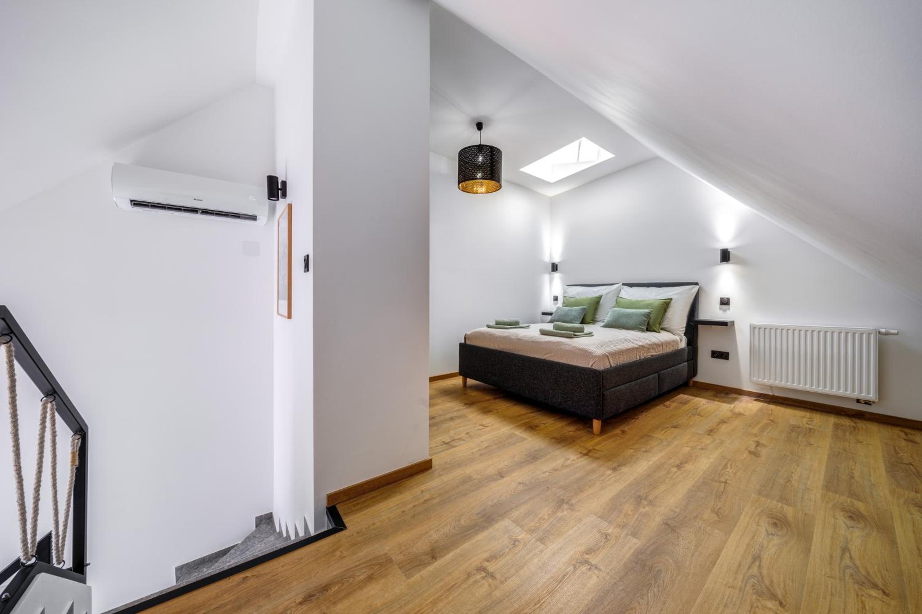 Dob Street Central Residence with Balcony