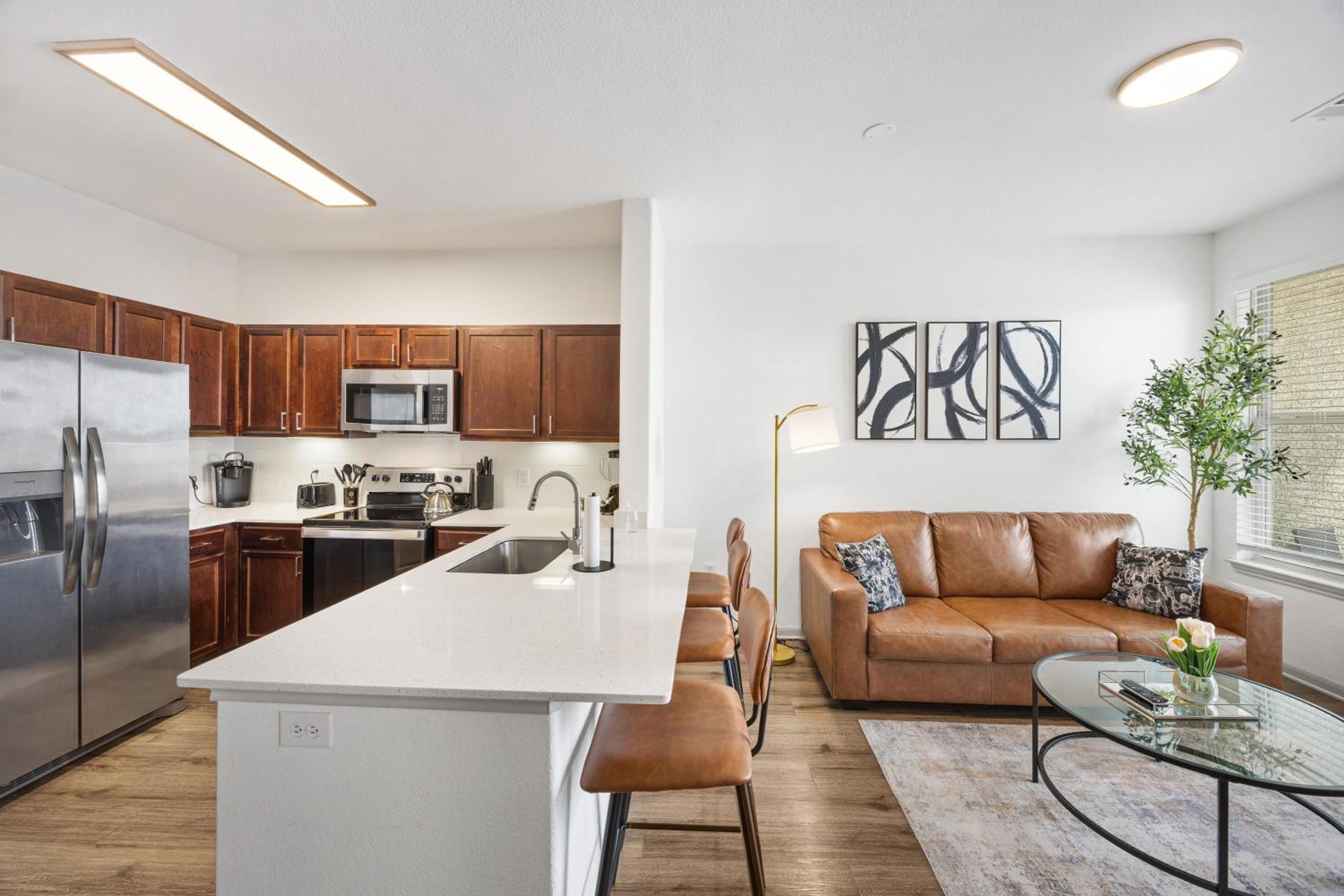 Chic 1BR Frisco Stay, King & Sofa, Pool & Gym