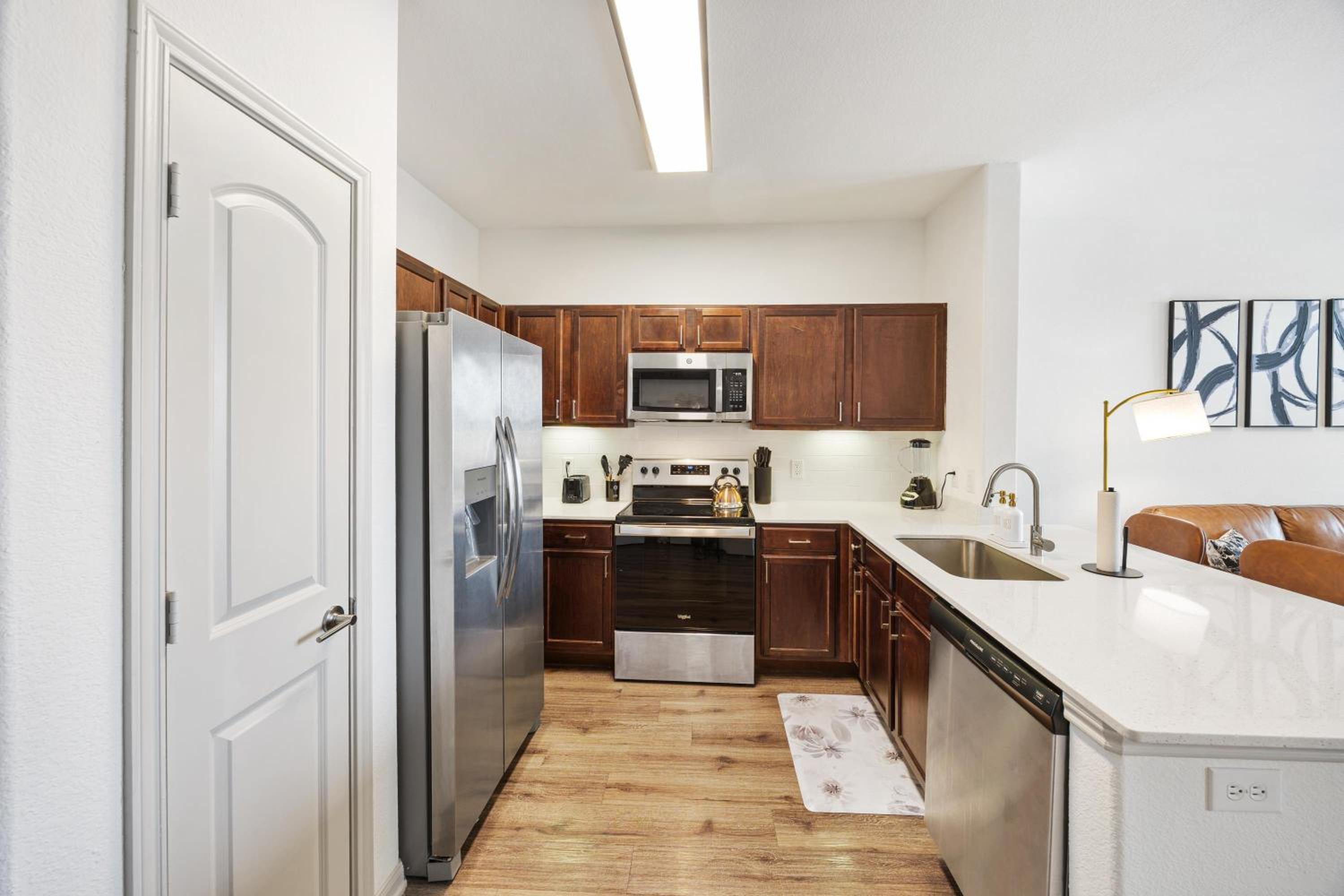Chic 1BR Frisco Stay, King & Sofa, Pool & Gym