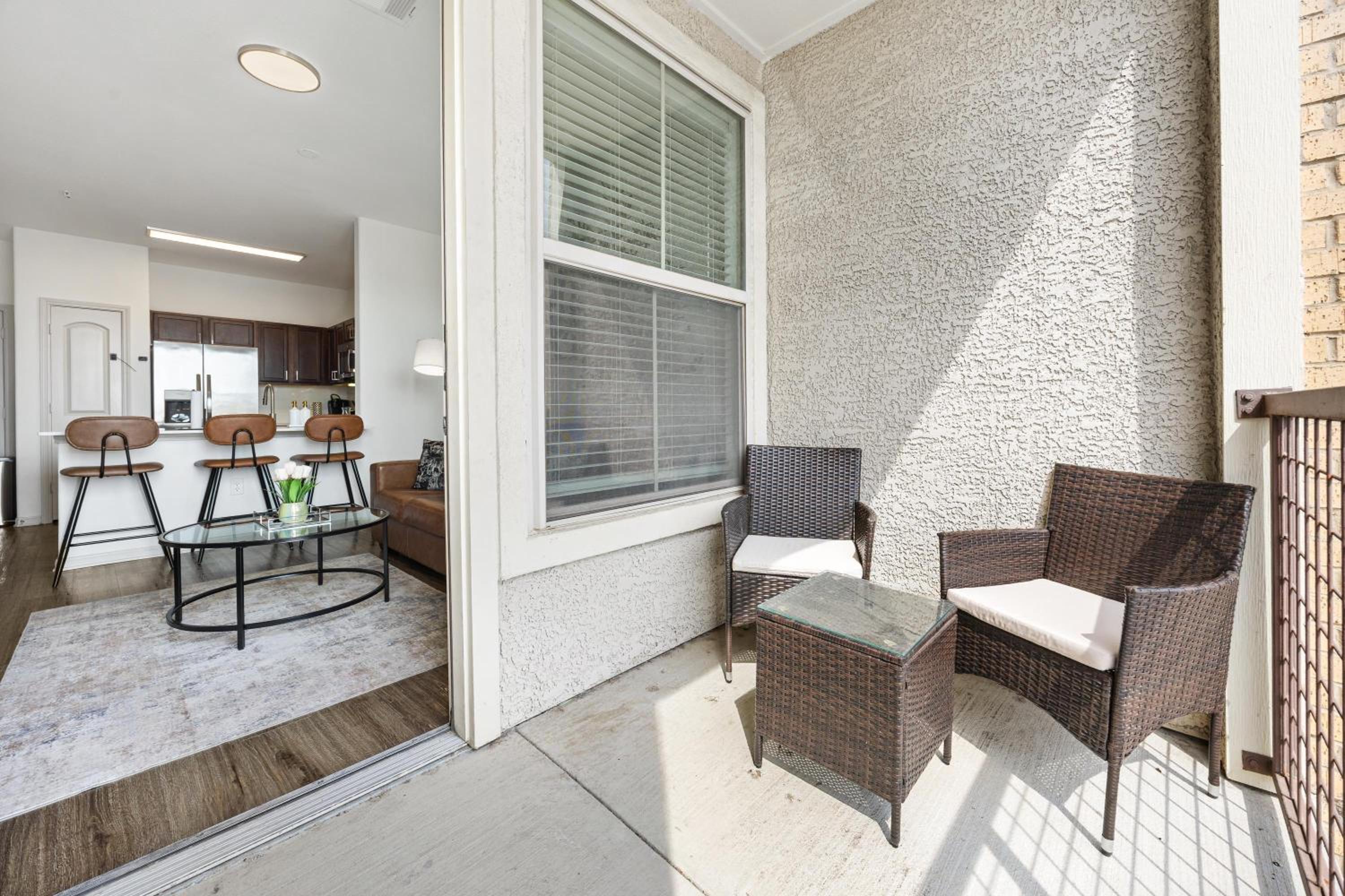 Chic 1BR Frisco Stay, King & Sofa, Pool & Gym