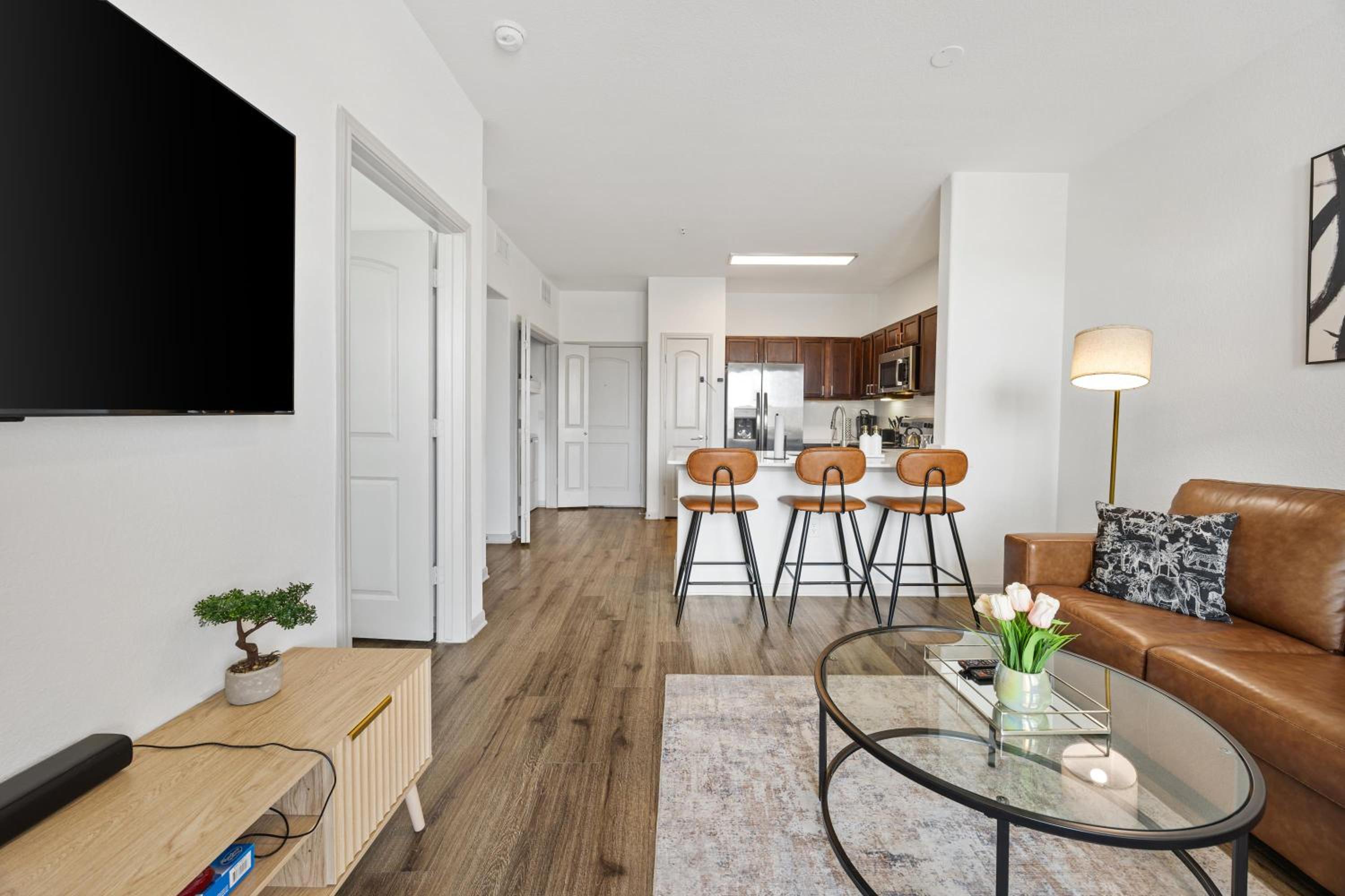 Chic 1BR Frisco Stay, King & Sofa, Pool & Gym