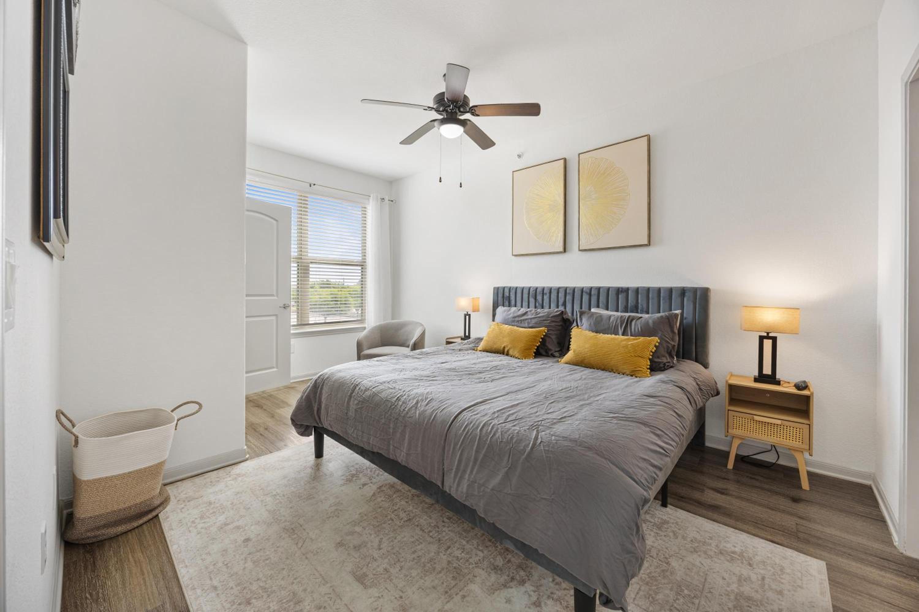 Chic 1BR Frisco Stay, King & Sofa, Pool & Gym