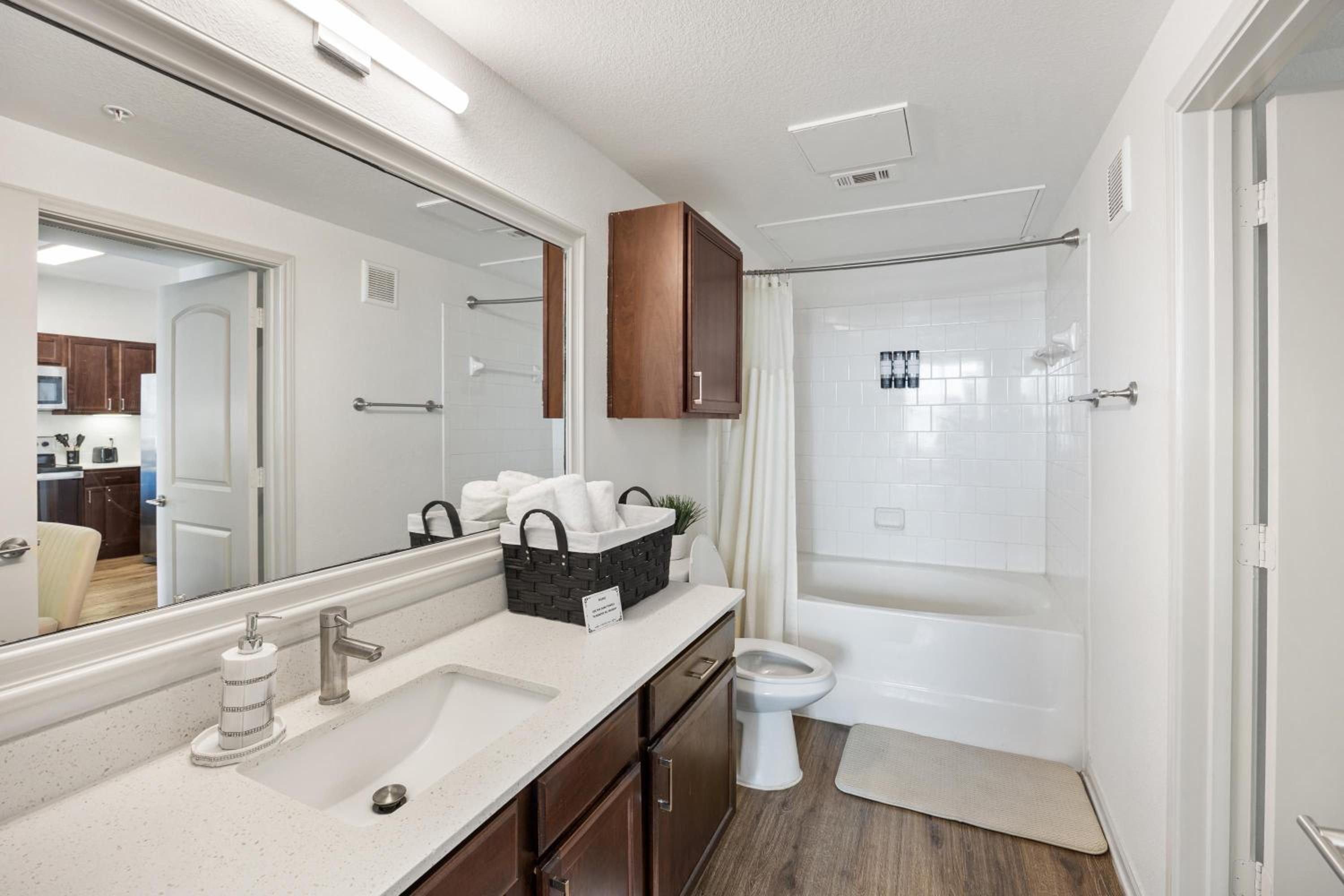 Chic 1BR Frisco Stay, King & Sofa, Pool & Gym