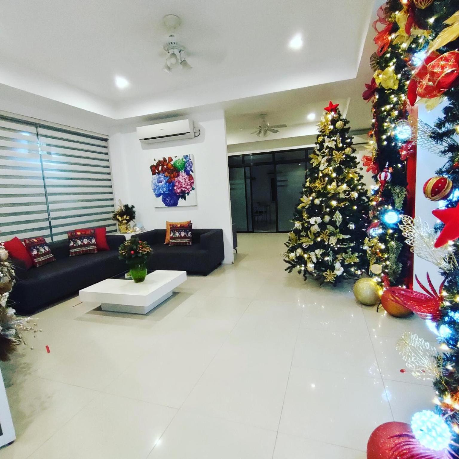 Royale House Hotel Davao powered by Cocotel