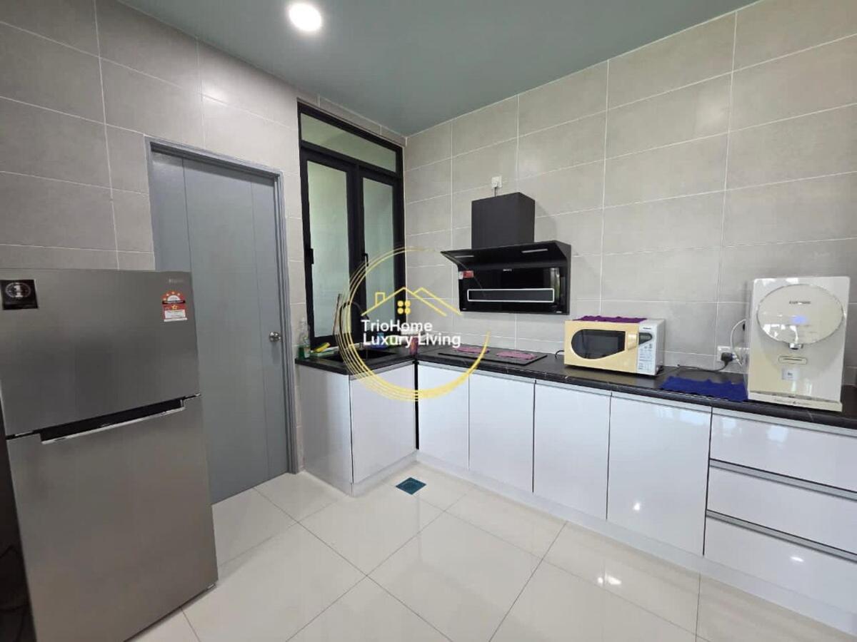 Kuching Homestay 8th Floor Mountain View