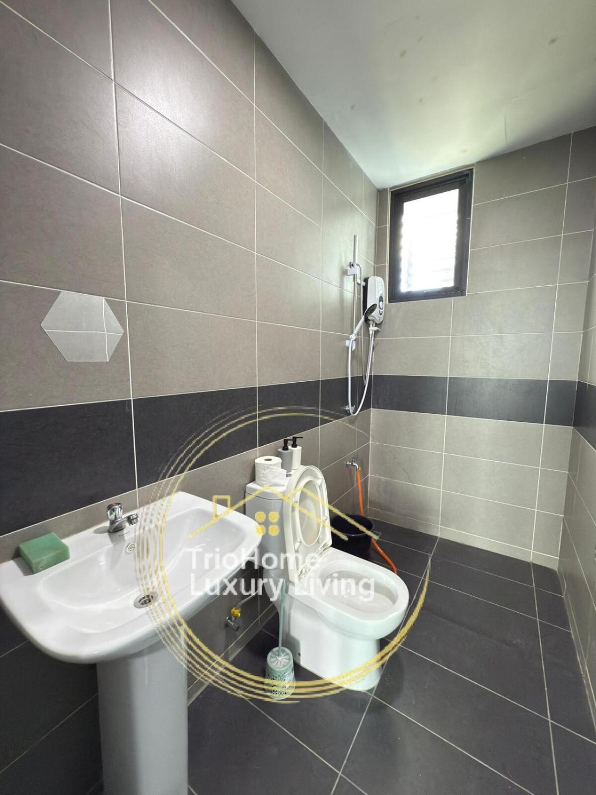 Kuching Homestay 8th Floor Mountain View