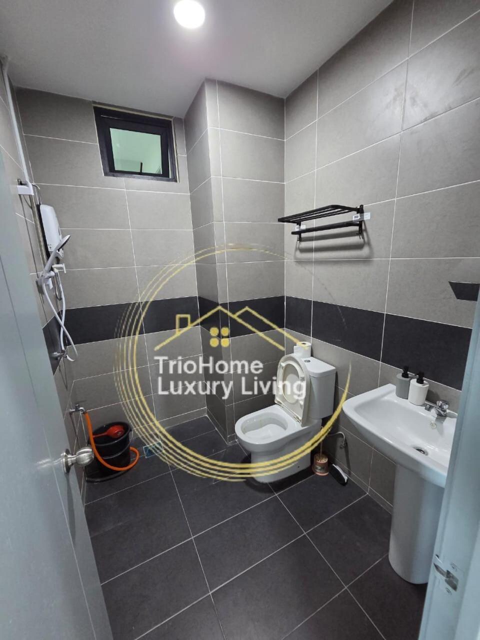 Kuching Homestay 8th Floor Mountain View