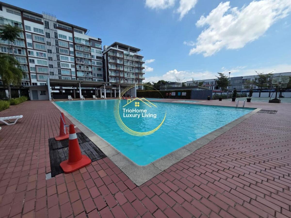Kuching Homestay 8th Floor Mountain View