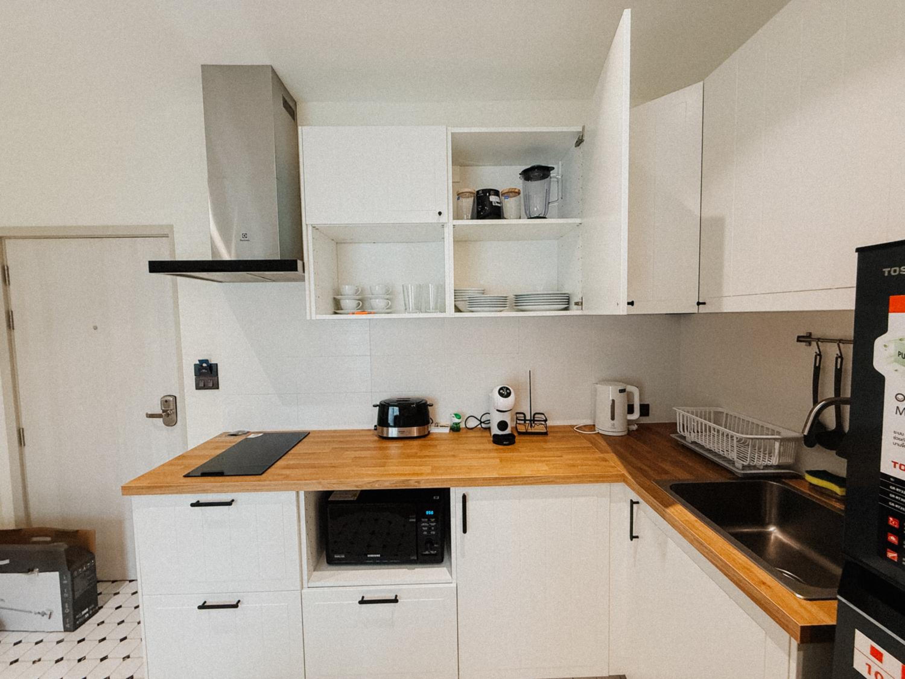 FAMILY HOMES Halo - Brand New 2BDRM Poolside Apartment