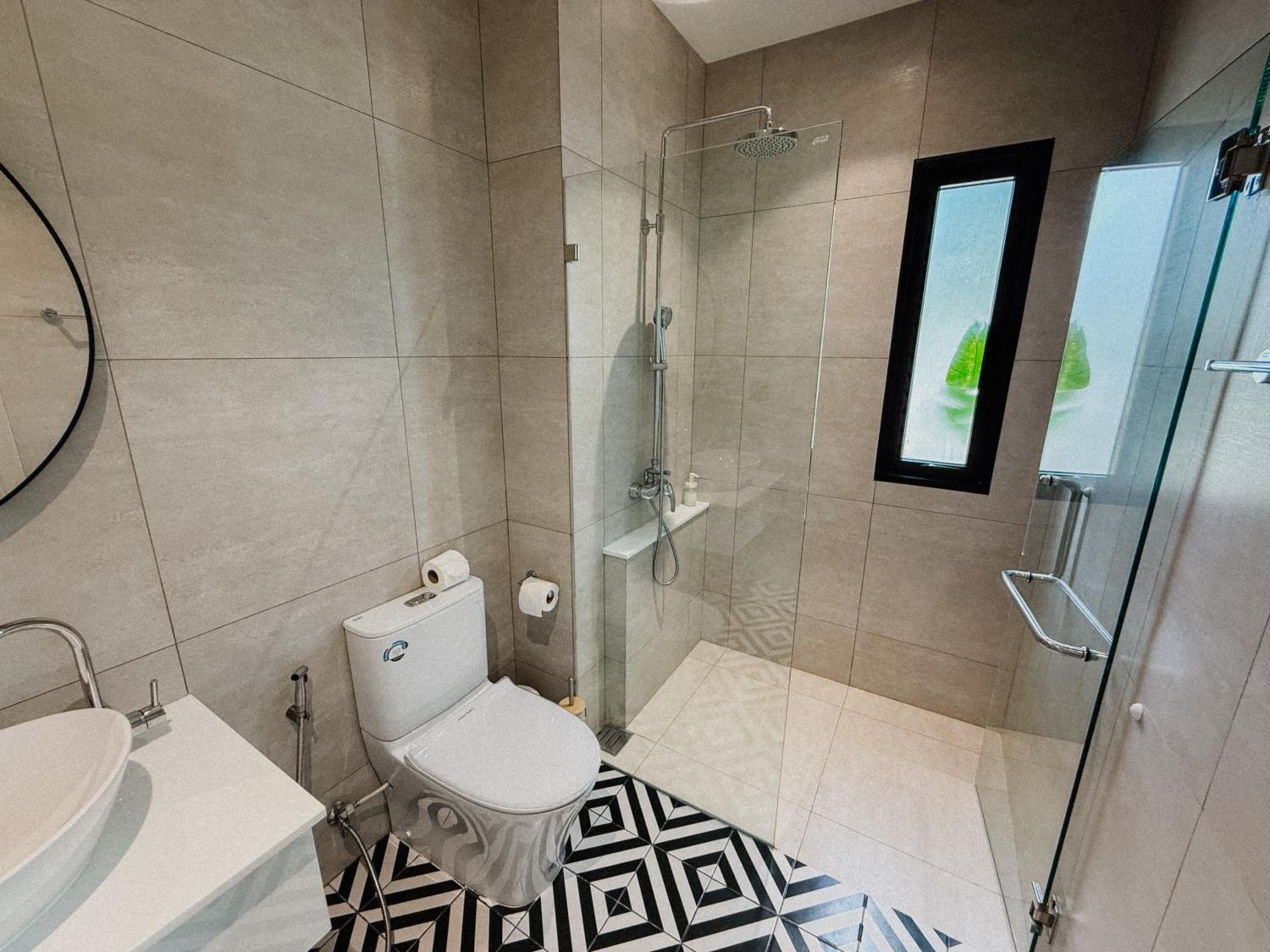FAMILY HOMES Halo - Brand New 2BDRM Poolside Apartment