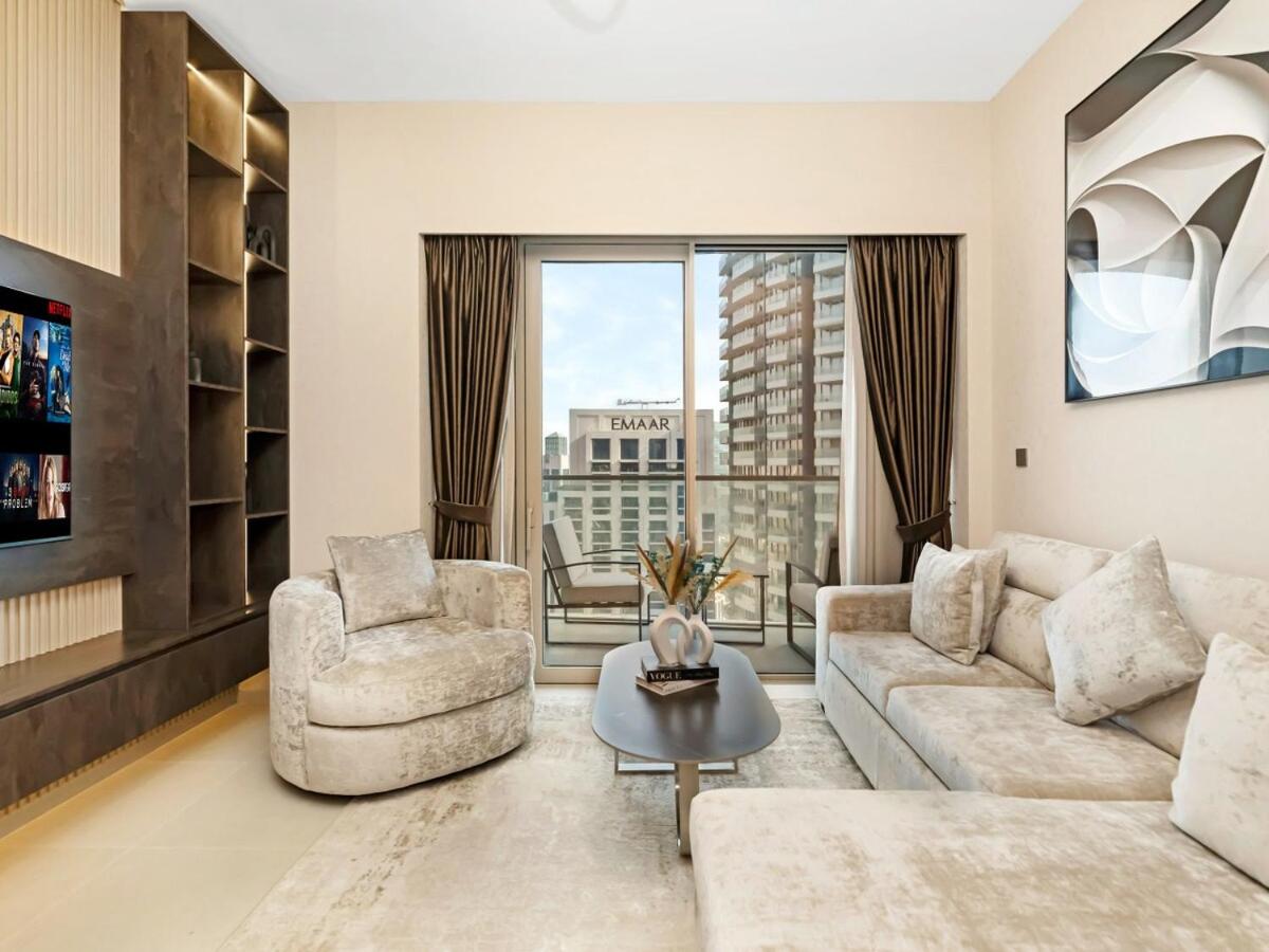 Skyline View - 2 Balconies - Pool plus Gym - Sleeps 8