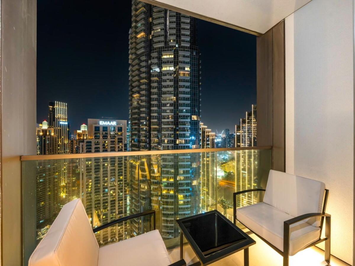 Skyline View - 2 Balconies - Pool plus Gym - Sleeps 8