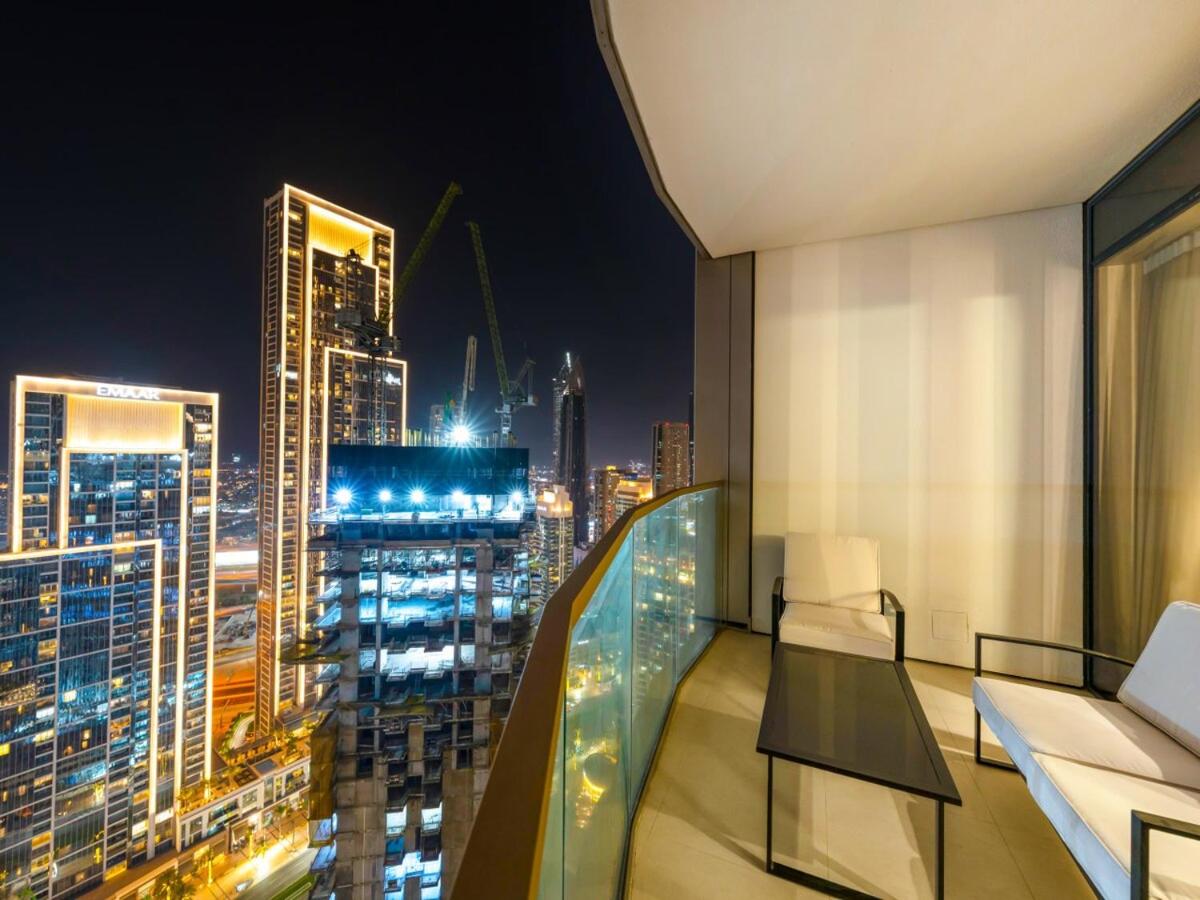 Skyline View - 2 Balconies - Pool plus Gym - Sleeps 8
